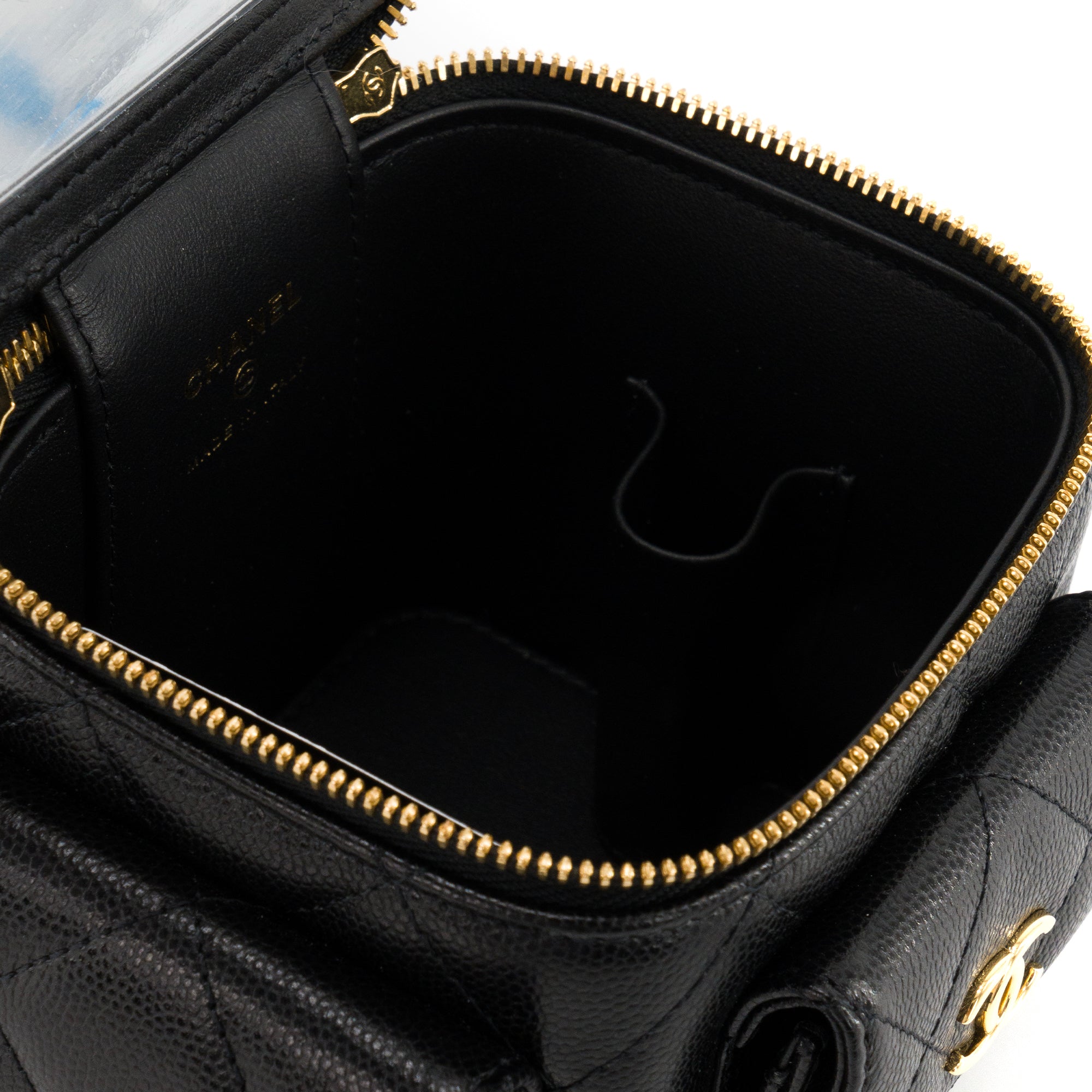 CHANEL - Sac à bandoulière Micro Vanity Cargo Chanel en cuir grainé noir
