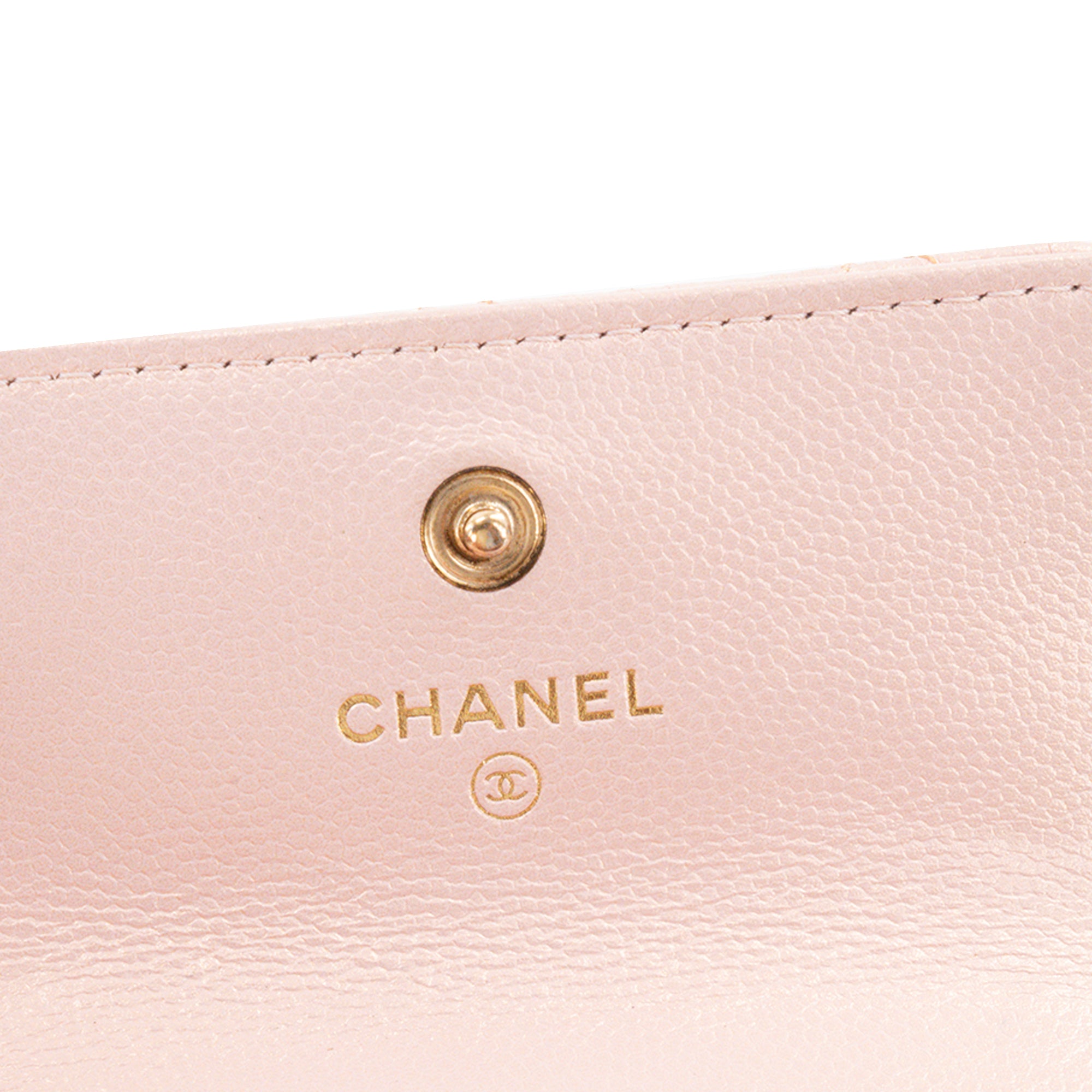 CHANEL - Sac à bandoulière Mini porte-monnaie Pearl on Top Chanel en cuir caviar rose irisé