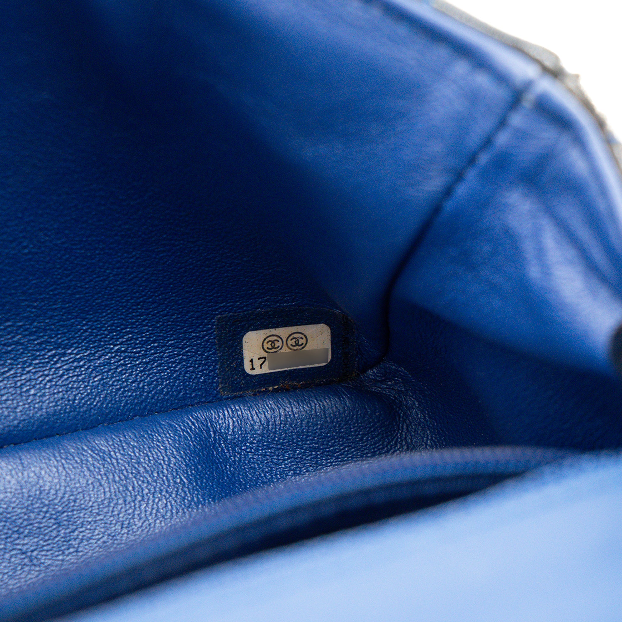 CHANEL - Sac à bandoulière Classique/Timeless Mini Rectangle Chanel en cuir verni kaki