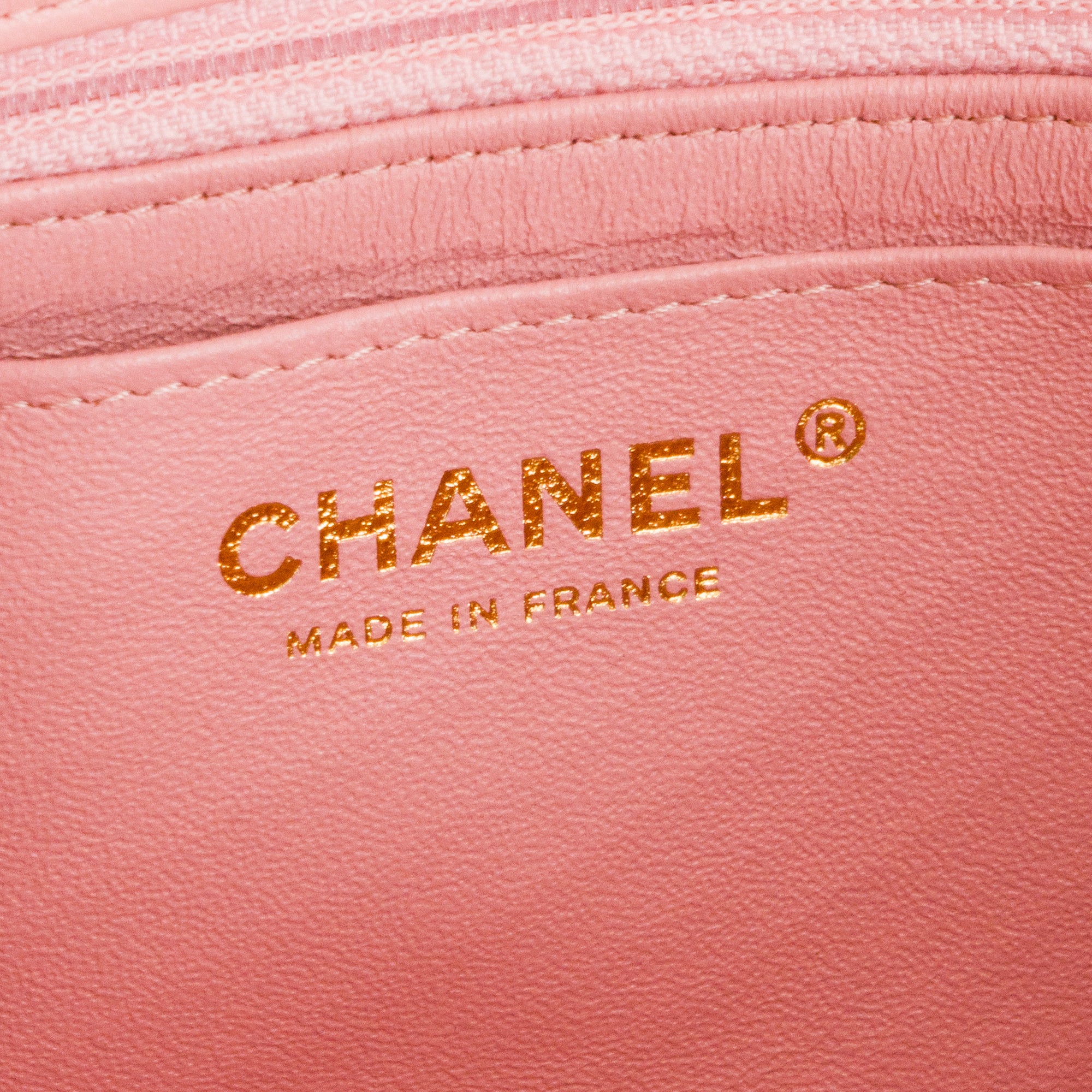 CHANEL - Sac à bandoulière Mini Rectangle Classique/Timeless Chanel en tweed rose