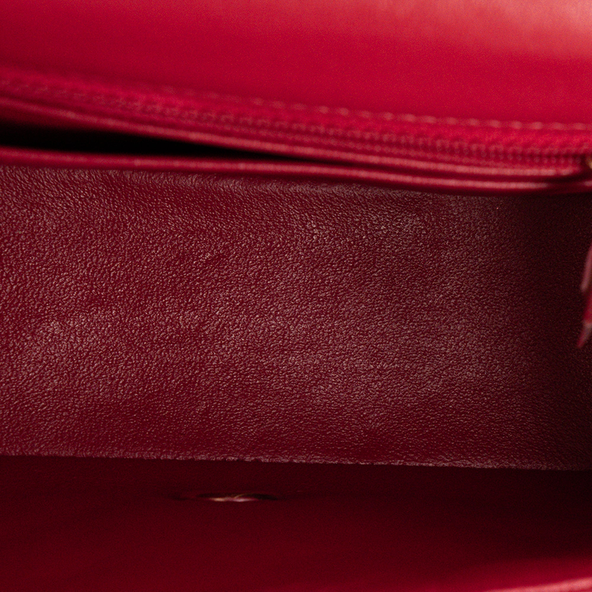 CHANEL - Sac à bandoulière Classique/Timeless Mini Square Chanel en cuir lisse rouge framboise