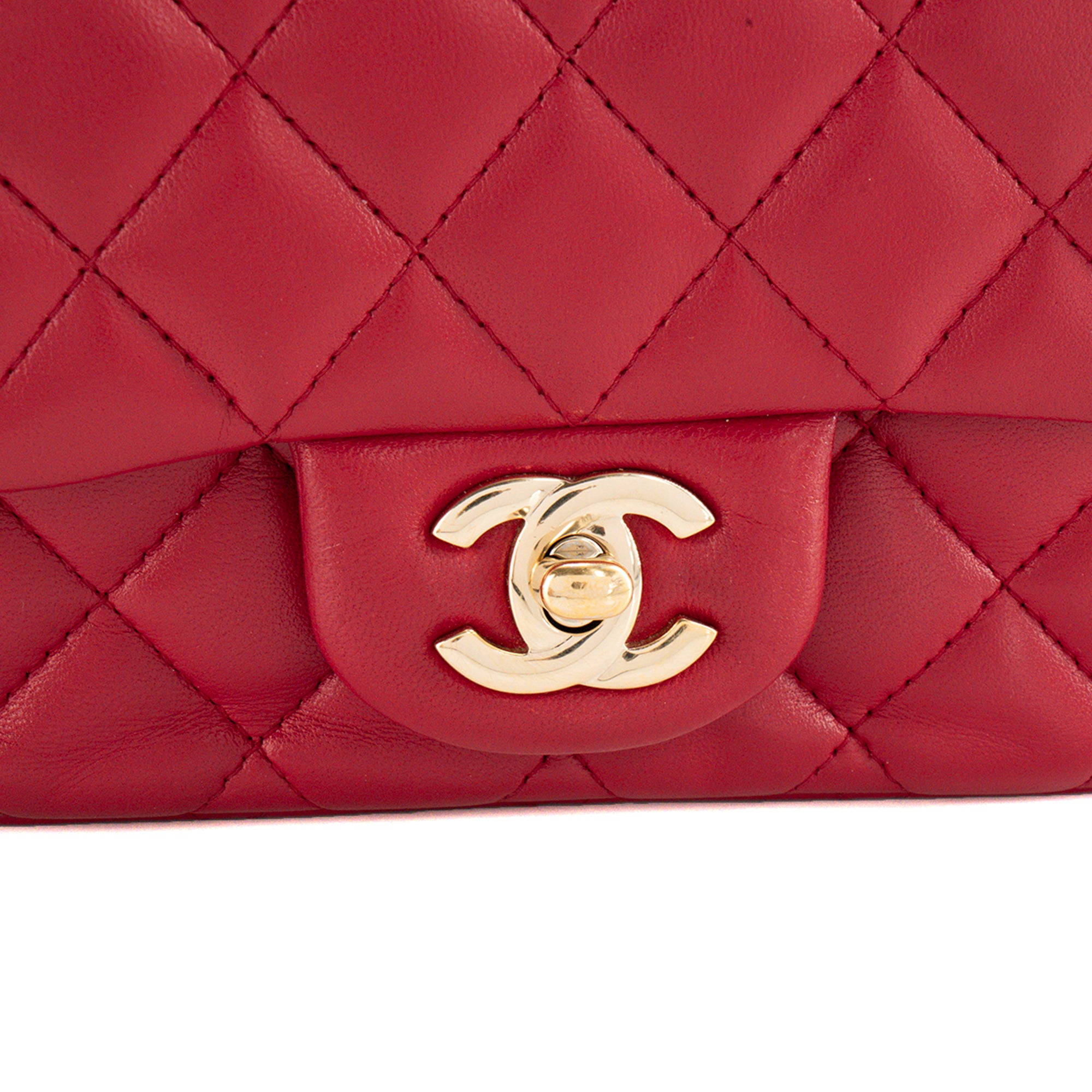 CHANEL - Sac à bandoulière Classique/Timeless Mini Square Chanel en cuir lisse rouge framboise