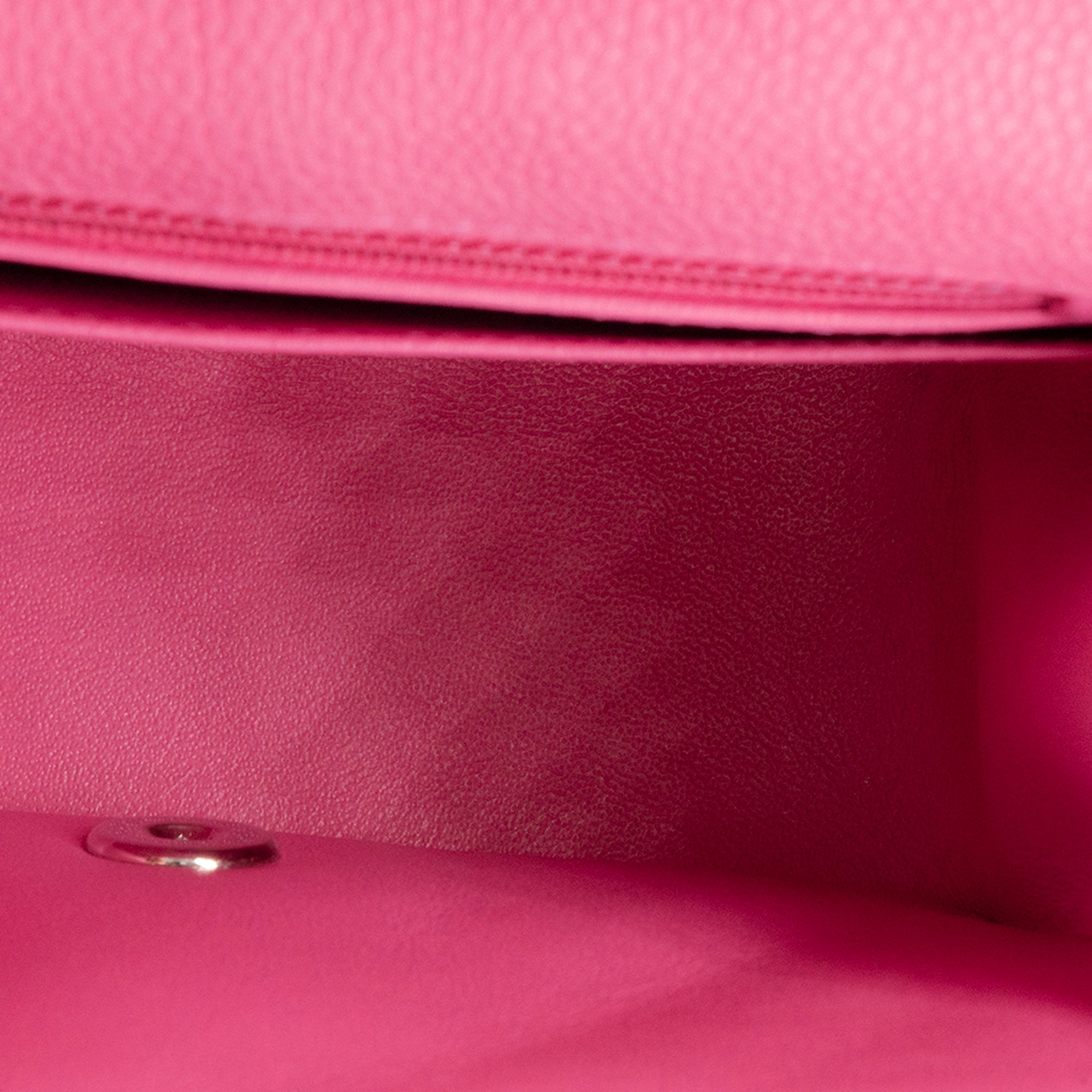 CHANEL - Sac à bandoulière Mini Square Timeless/Classique Chanel en cuir caviar rose