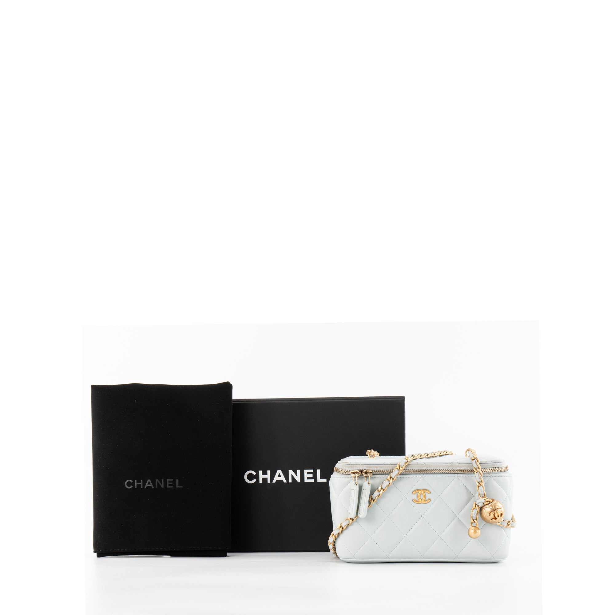 CHANEL - Sac à bandoulière Vanity Chanel en cuir lisse bleu