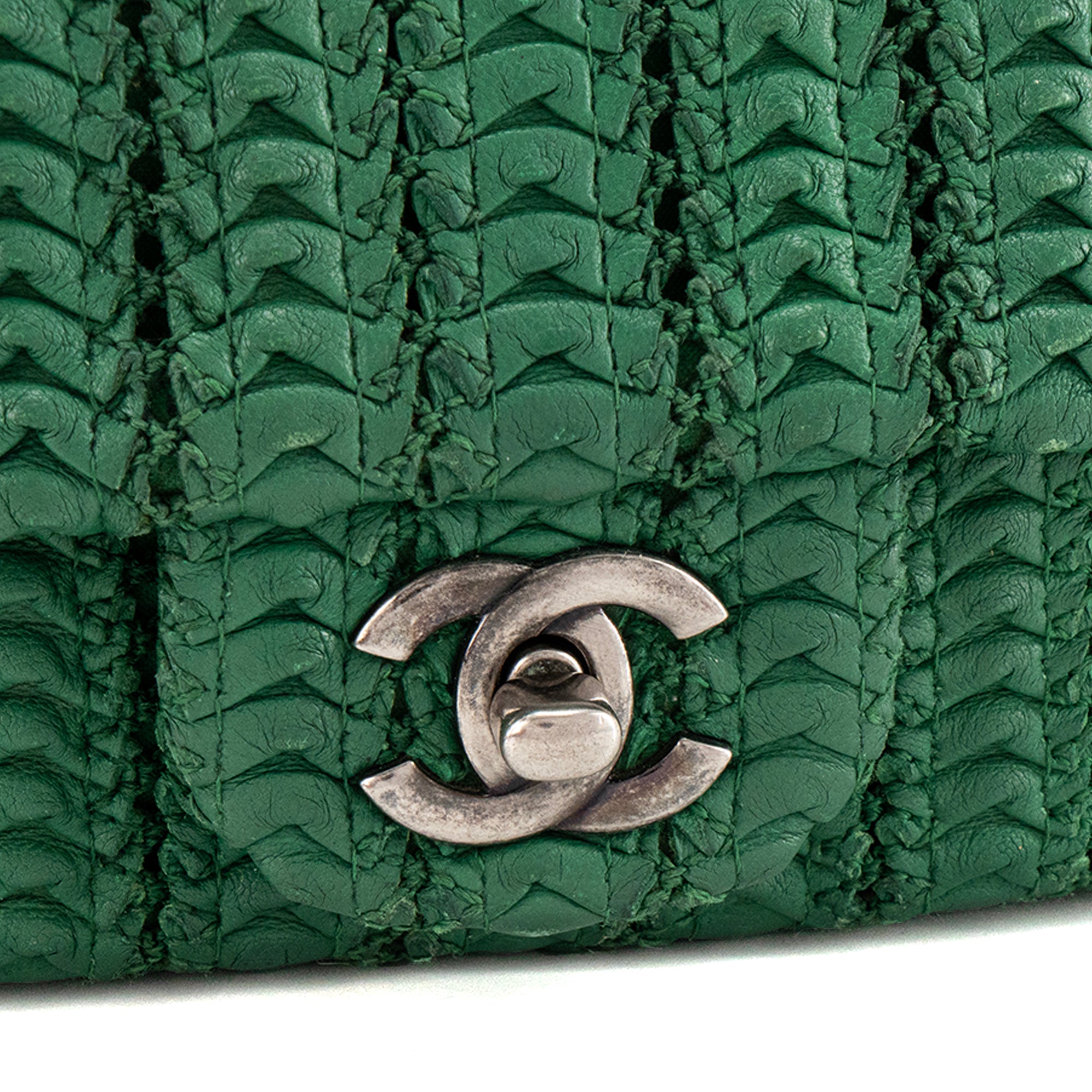 CHANEL - Sac à bandoulière Timeless Mini Square Chanel en cuir vert