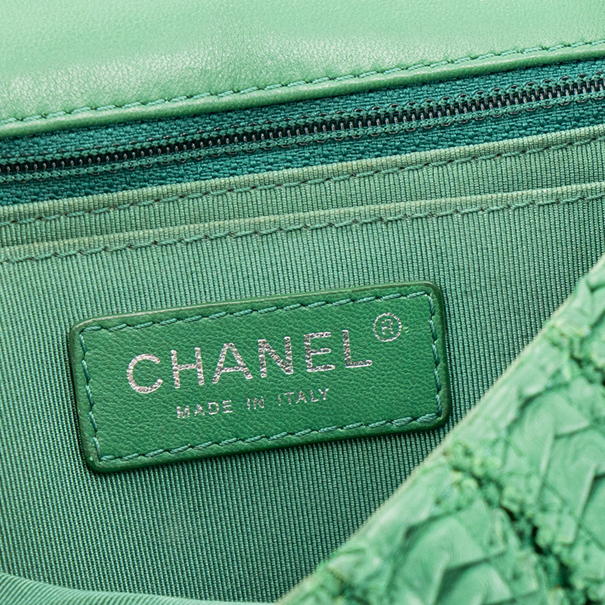 CHANEL - Sac à bandoulière Timeless Mini Square Chanel en cuir vert