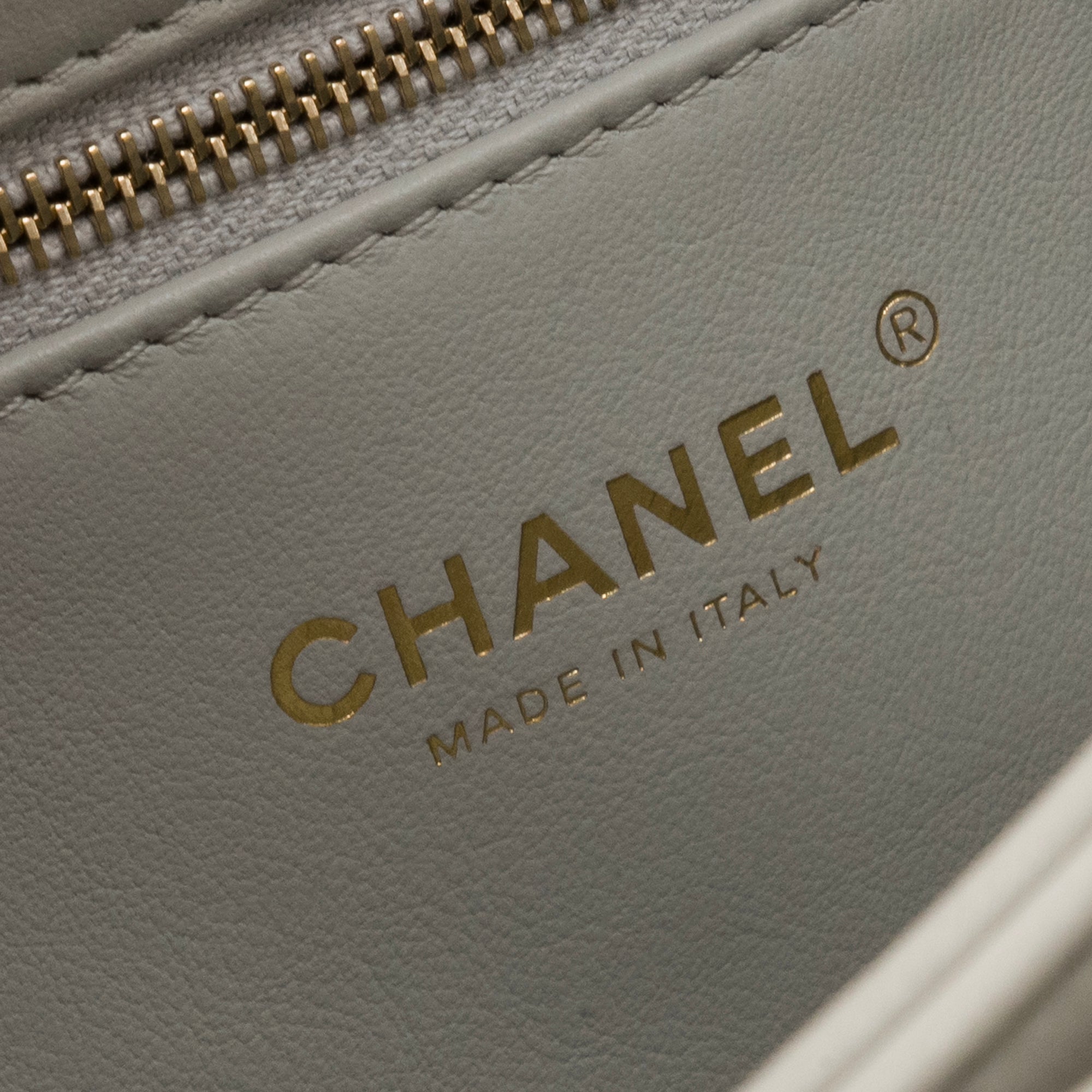 CHANEL - Sac à bandoulière Trendy CC Chanel en cuir vert d'eau édition limitée