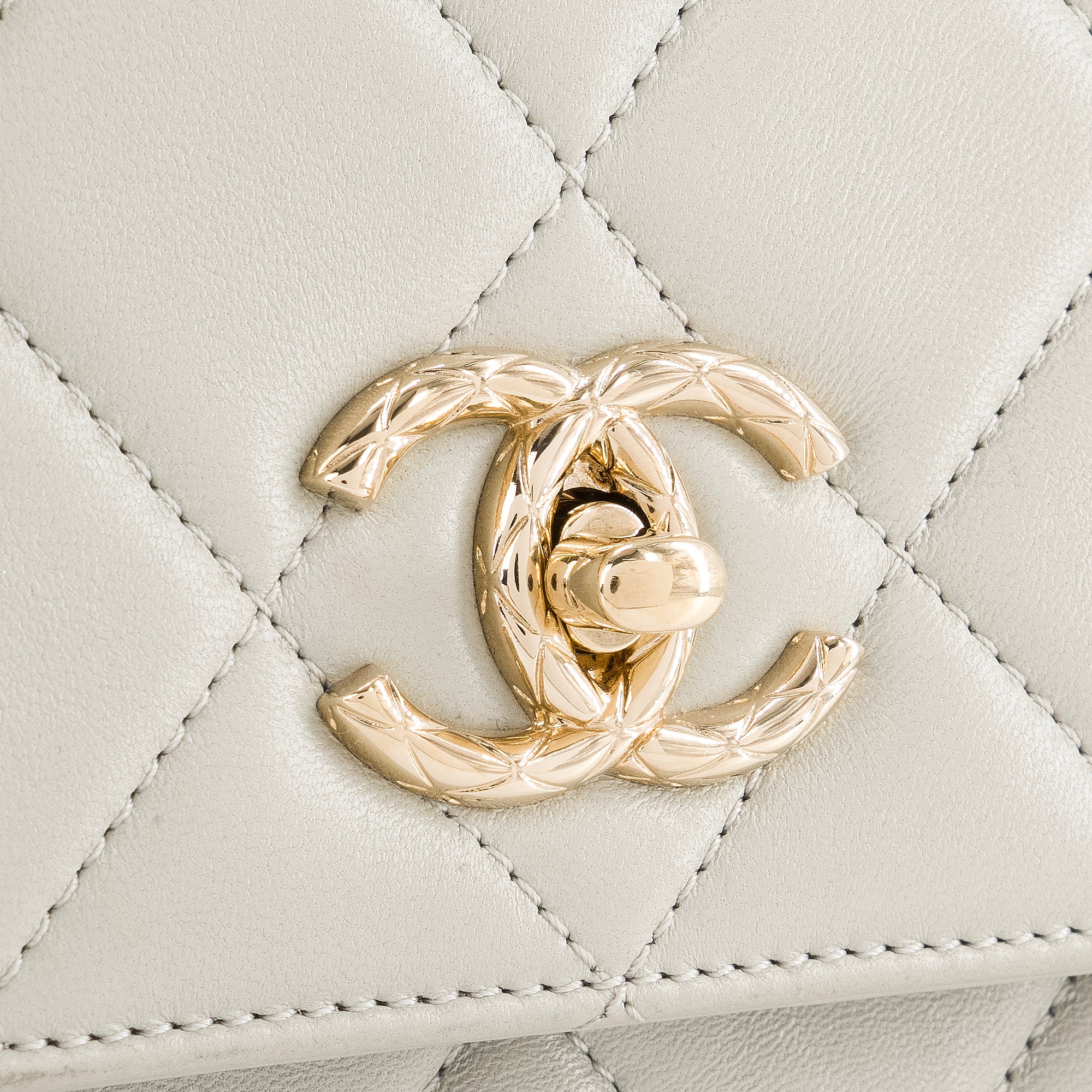 CHANEL - Sac à bandoulière Trendy CC Chanel en cuir vert d'eau édition limitée