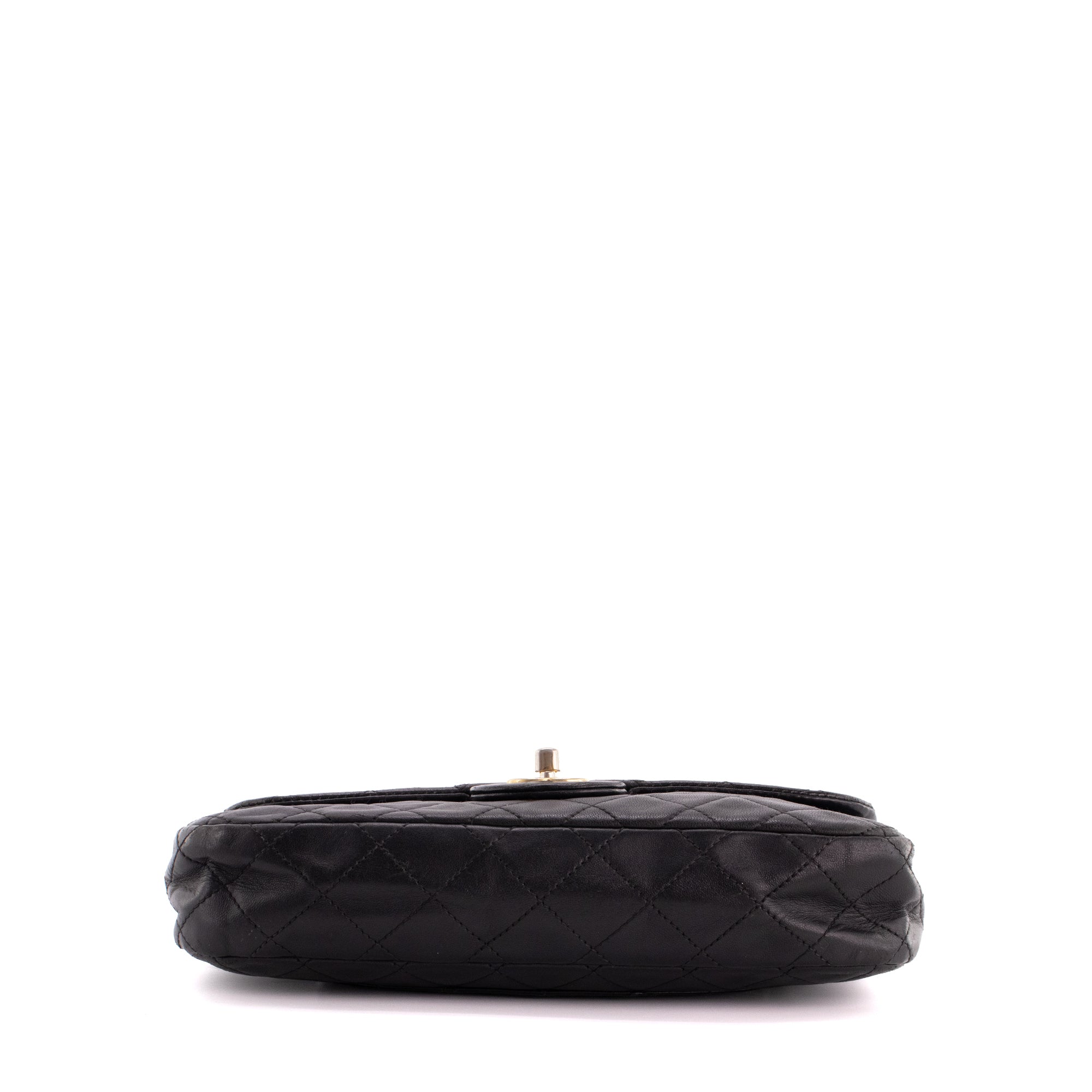 CHANEL - Sac à bandoulière Charms Valentine Chanel en cuir d'agneau noir édition limitée