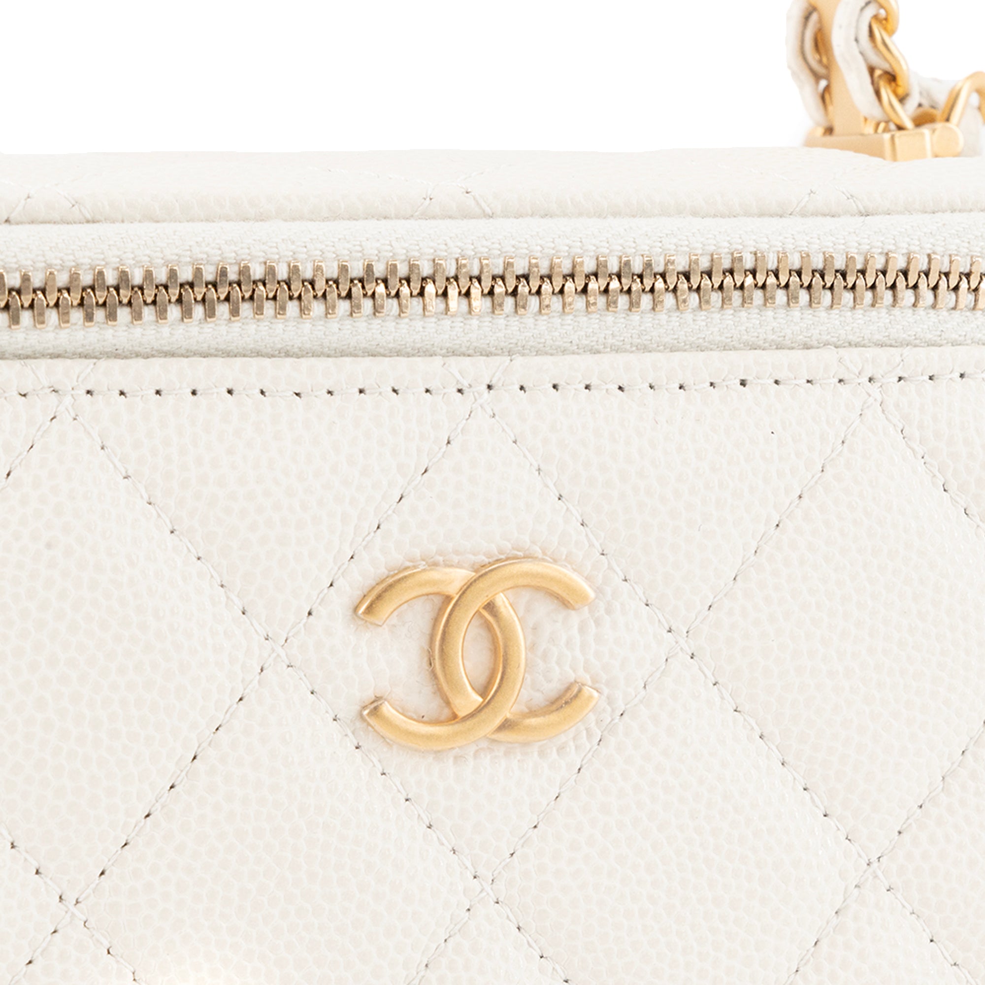 CHANEL - Sac à bandoulière Vanity Chanel en cuir caviar blanc