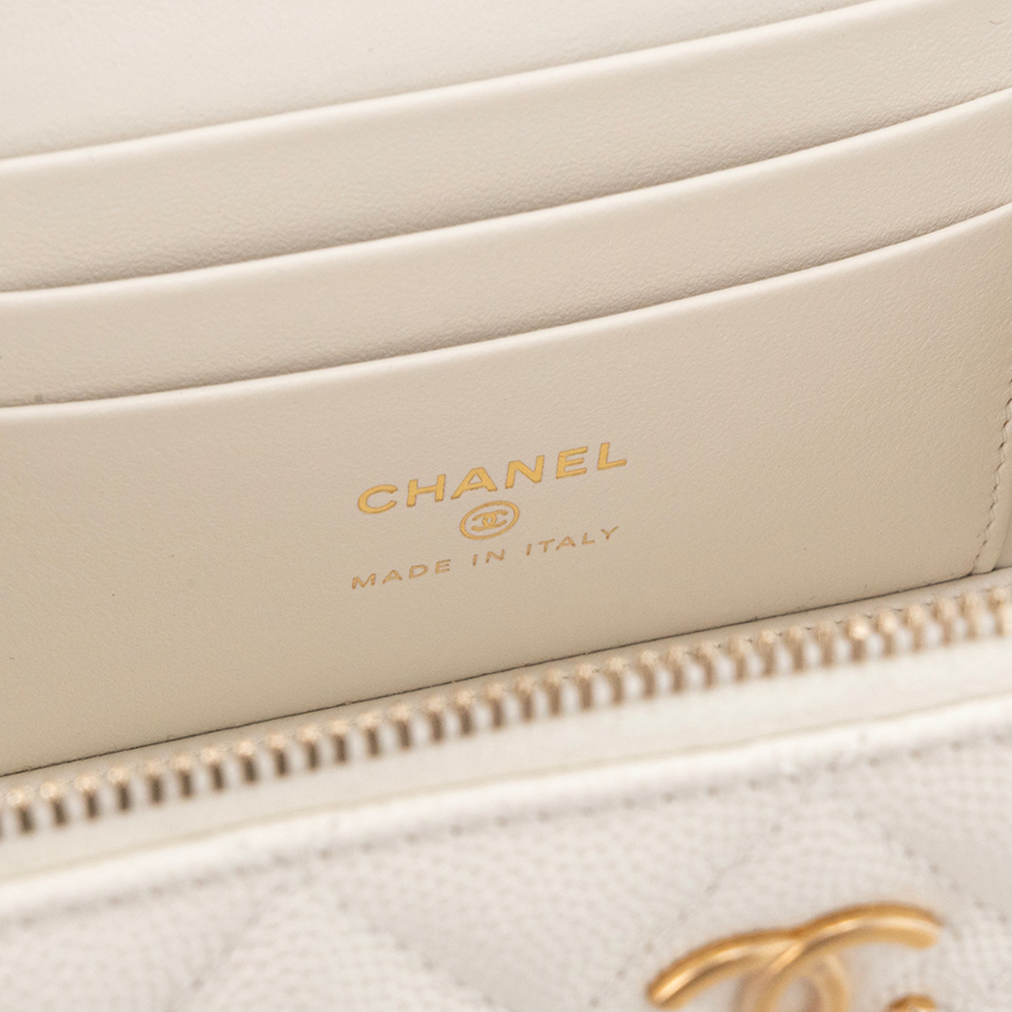 CHANEL - Sac à bandoulière Vanity Chanel en cuir caviar blanc