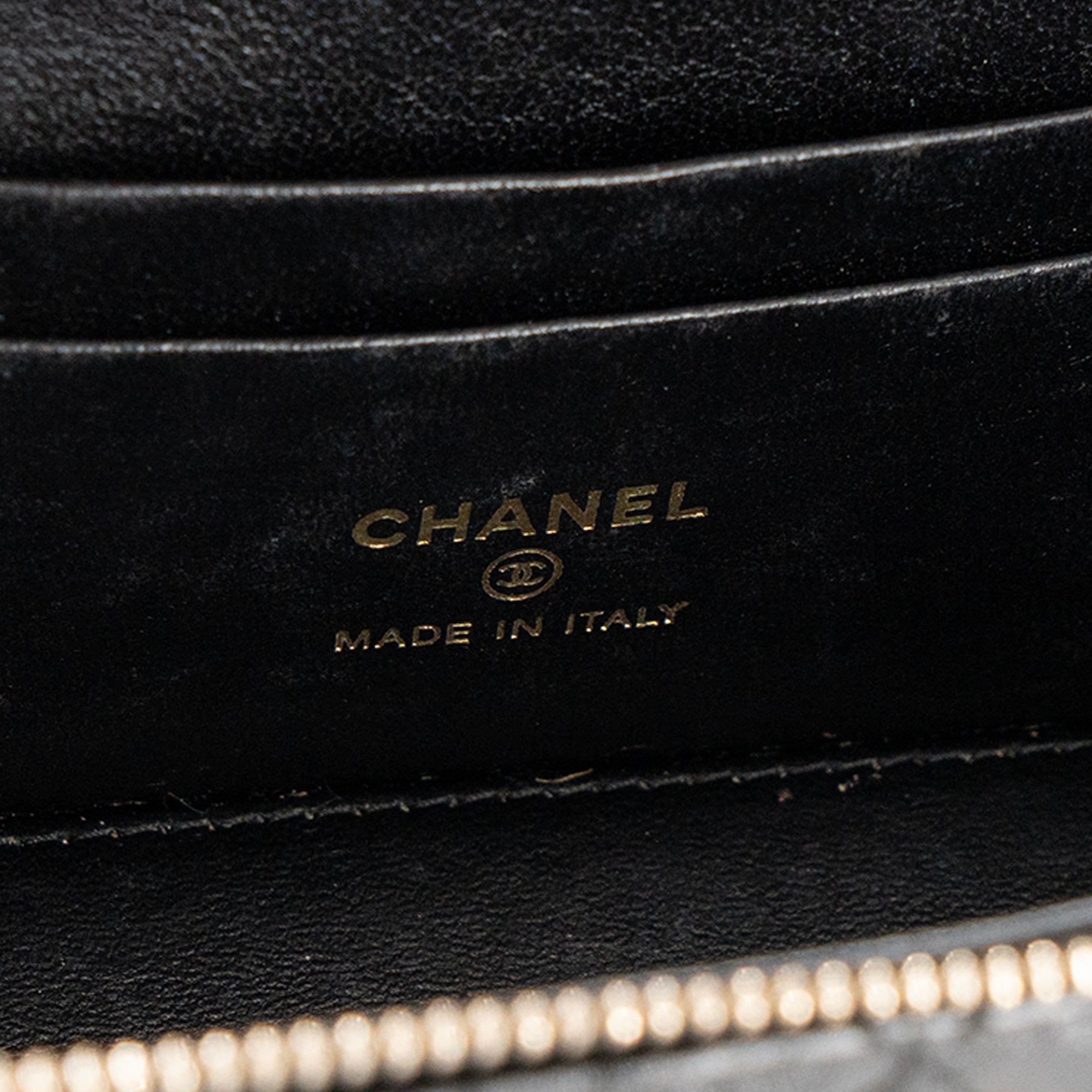 CHANEL - Sac à bandoulière Vanity Chanel en cuir lisse noir