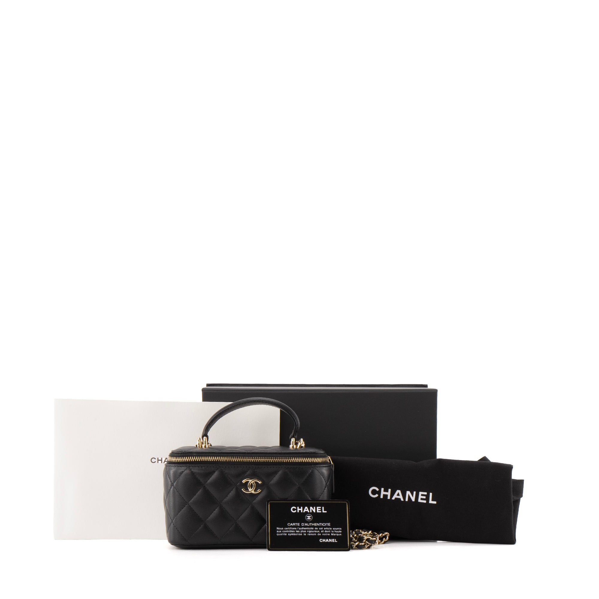 CHANEL - Sac à bandoulière Vanity Chanel en cuir lisse noir