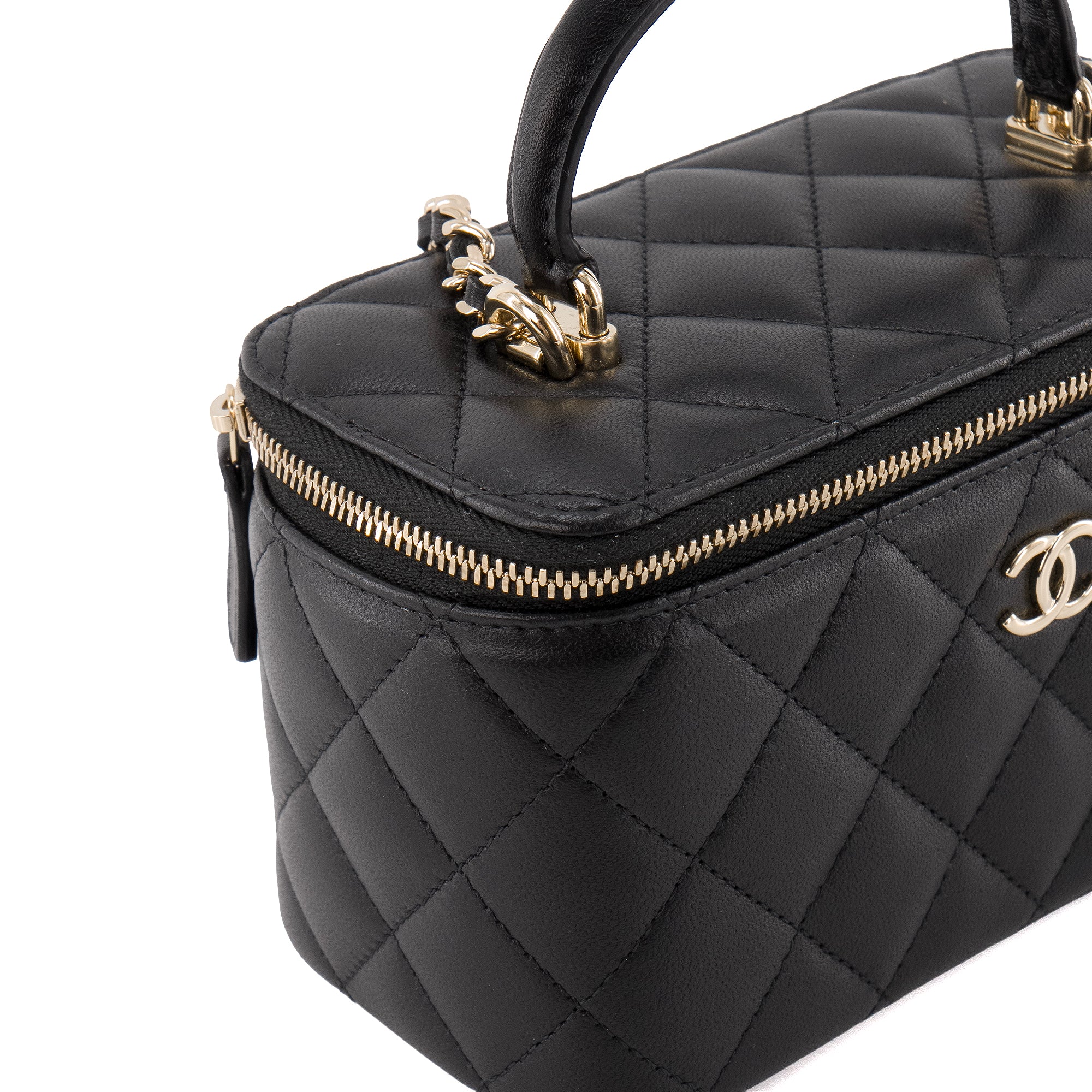 CHANEL - Sac à bandoulière Vanity Chanel en cuir lisse noir