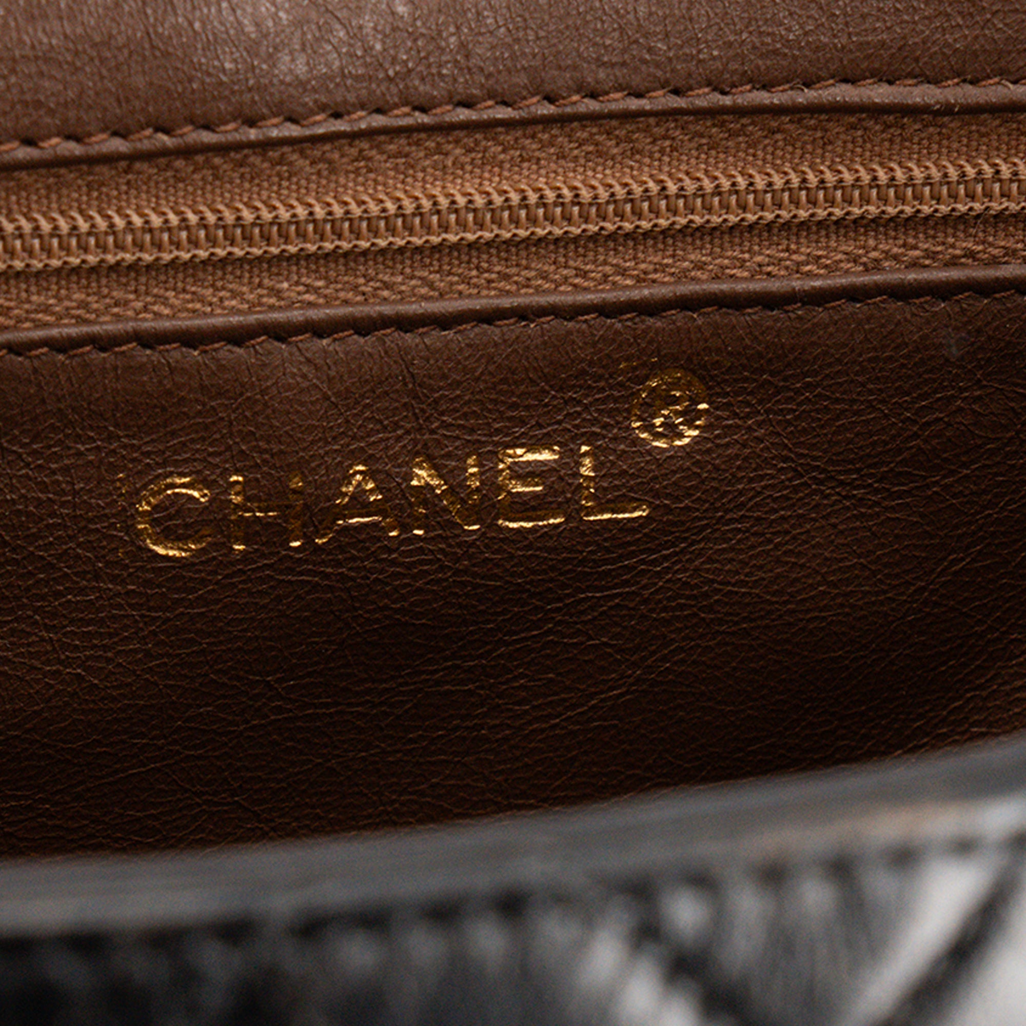CHANEL - Sac à bandoulière Vanity Chanel en cuir lisse noir vintage