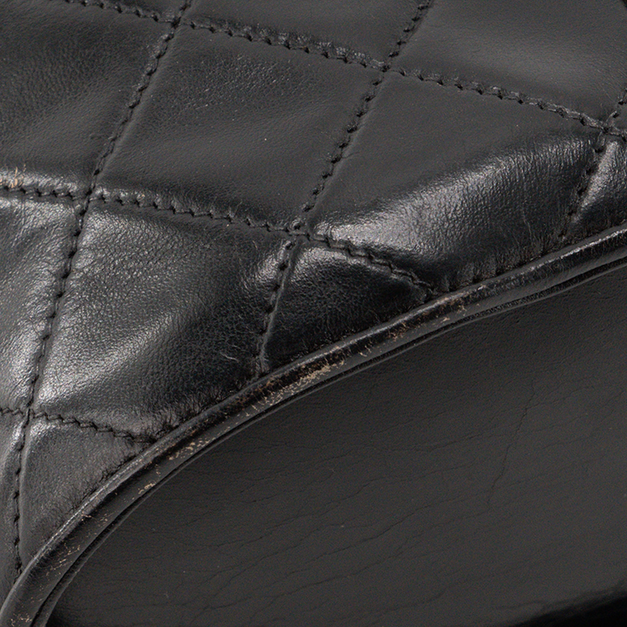 CHANEL - Sac à bandoulière Vanity Chanel en cuir lisse noir vintage