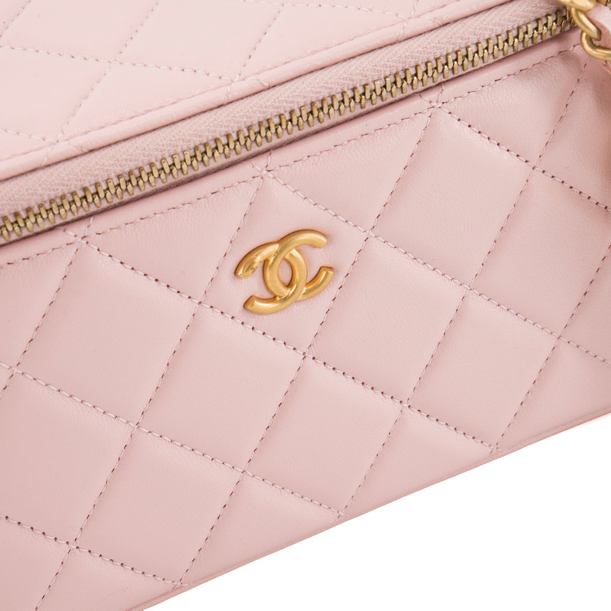CHANEL - Sac à bandoulière Vanity Chanel en cuir lisse rose