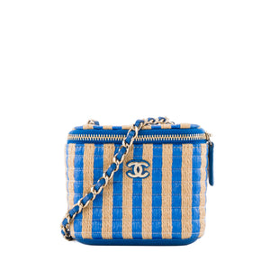 CHANEL - Sac à bandoulière Vanity mini Chanel en raphia bleu et beige