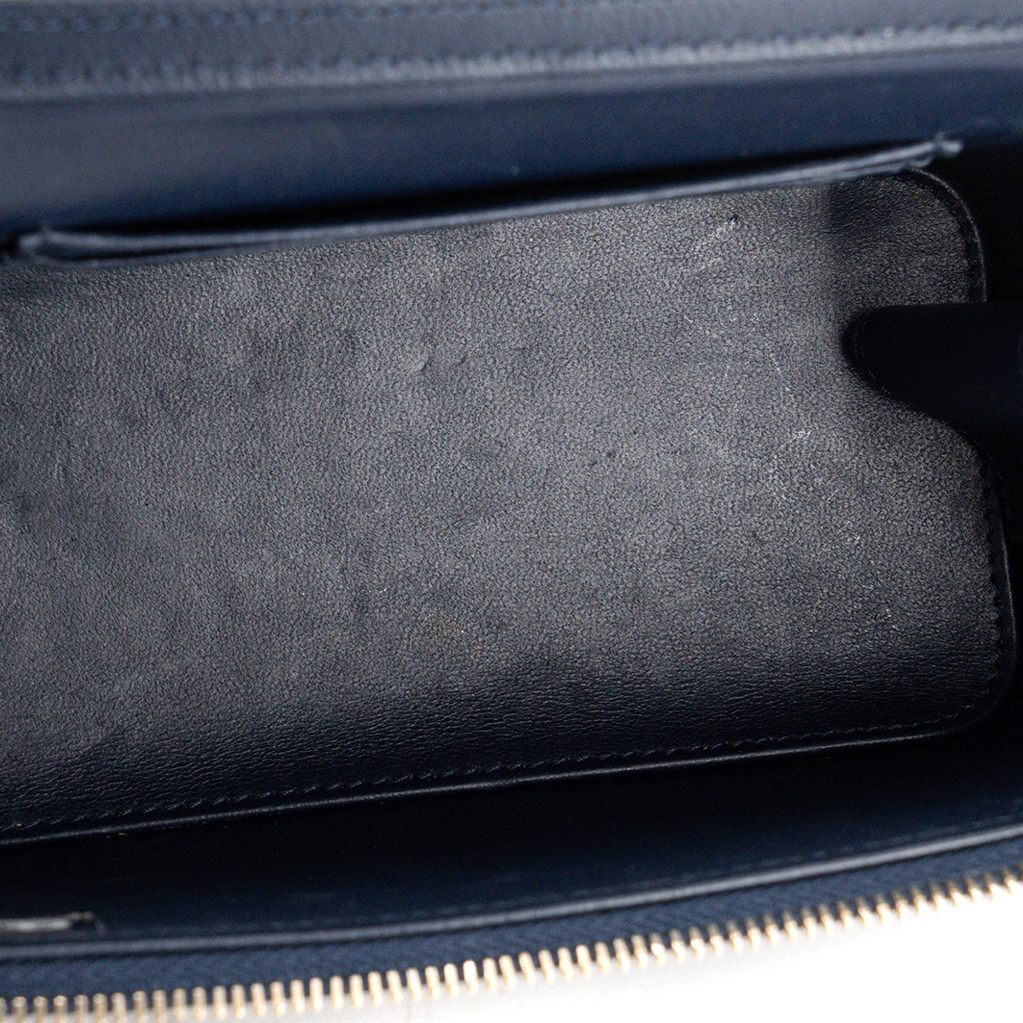 CHANEL - Sac à bandoulière Vanity Top Handle Chanel en cuir lisse bleu marine