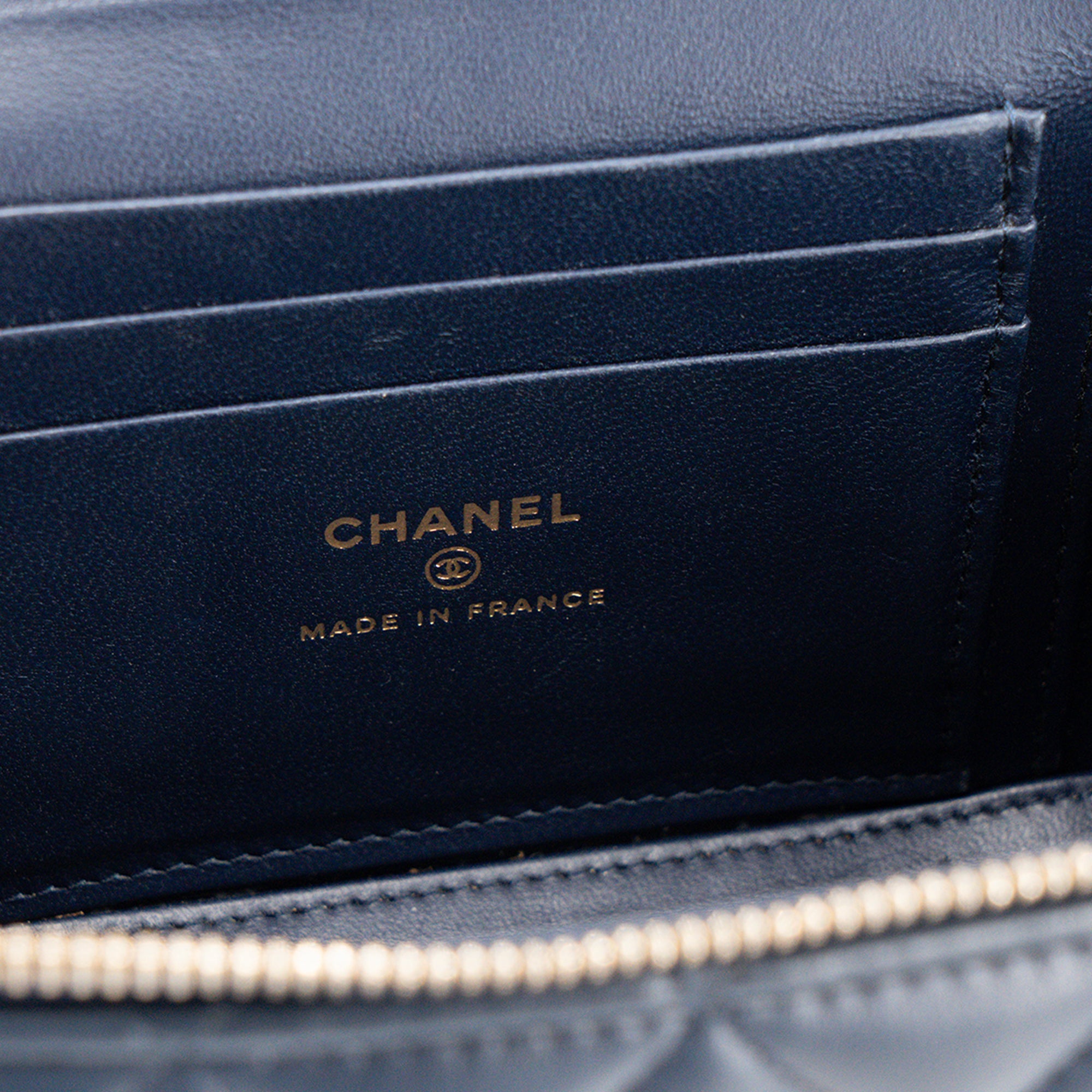 CHANEL - Sac à bandoulière Vanity Top Handle Chanel en cuir lisse bleu marine