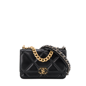 CHANEL - Sac à bandoulière Wallet On Chain 19 Chanel en cuir lisse noir