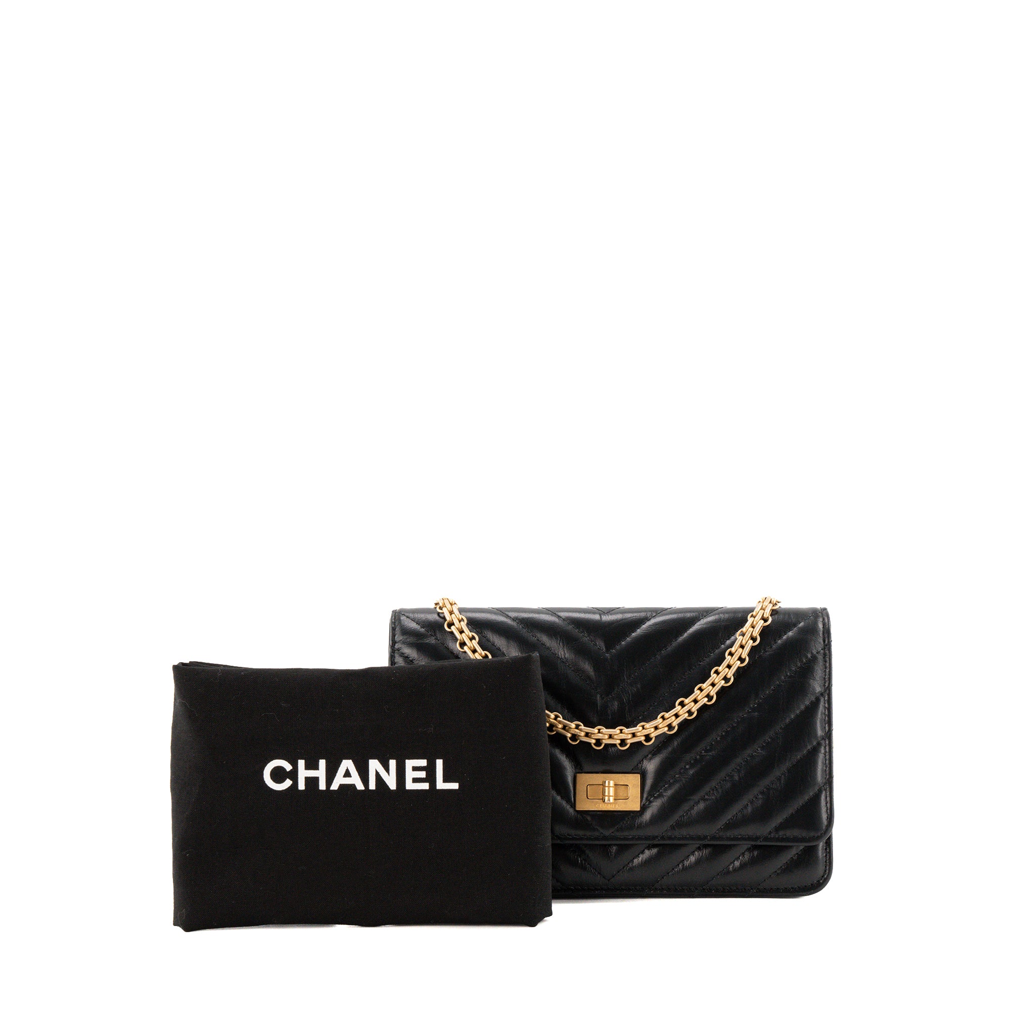 CHANEL - Sac à bandoulière Wallet On Chain 2.55 Chanel en cuir chevron froissé noir