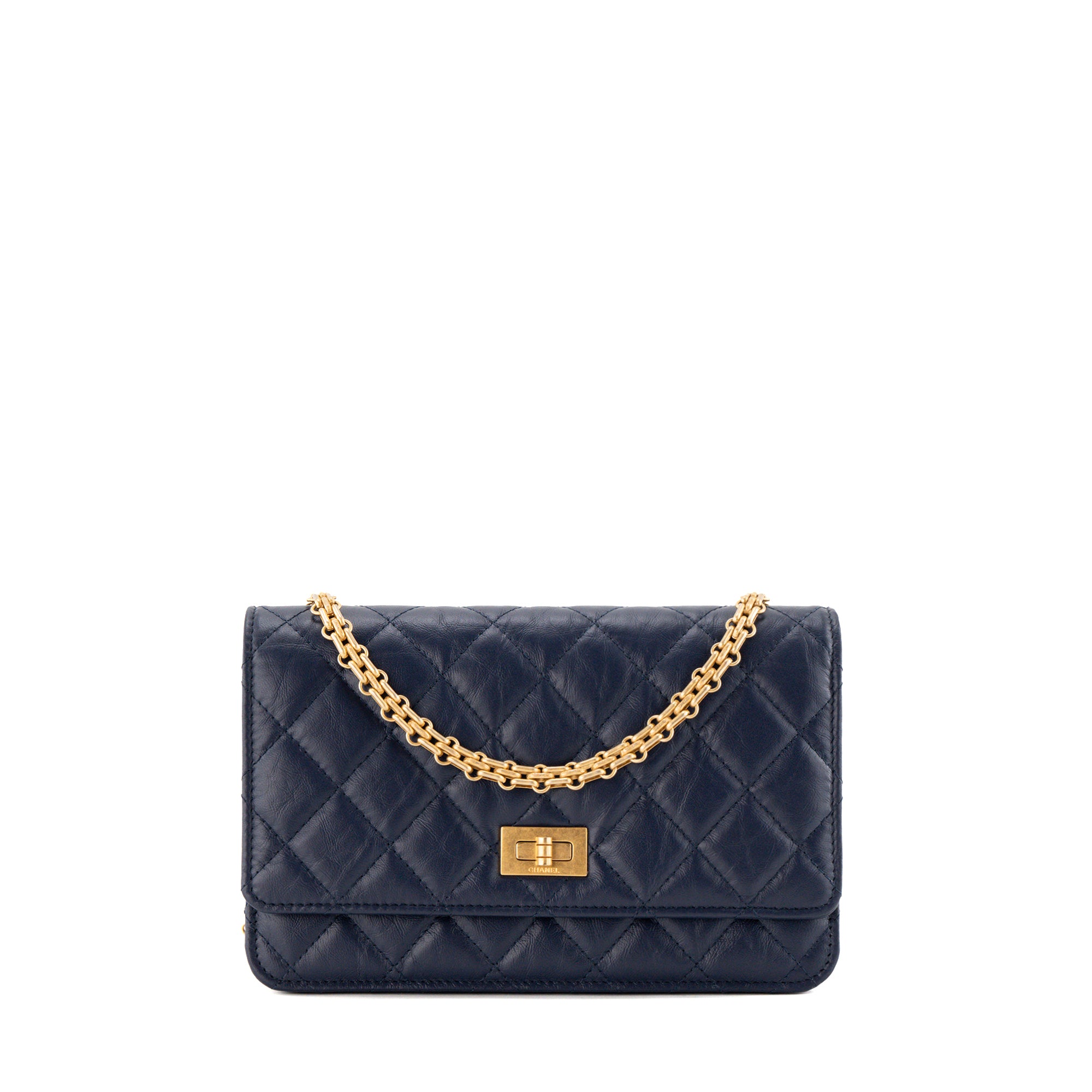 CHANEL - Sac à bandoulière Wallet On Chain 2.55 Chanel en cuir froissé bleu marine