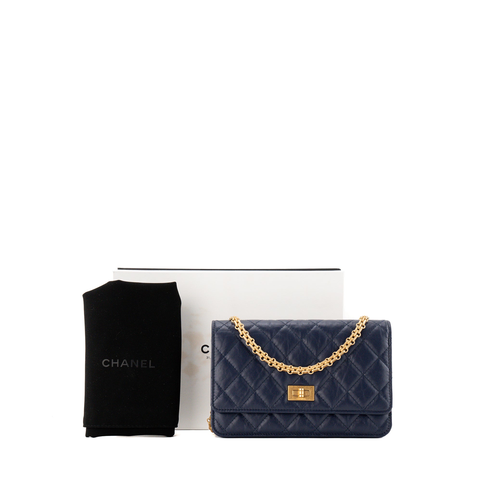 CHANEL - Sac à bandoulière Wallet On Chain 2.55 Chanel en cuir froissé bleu marine