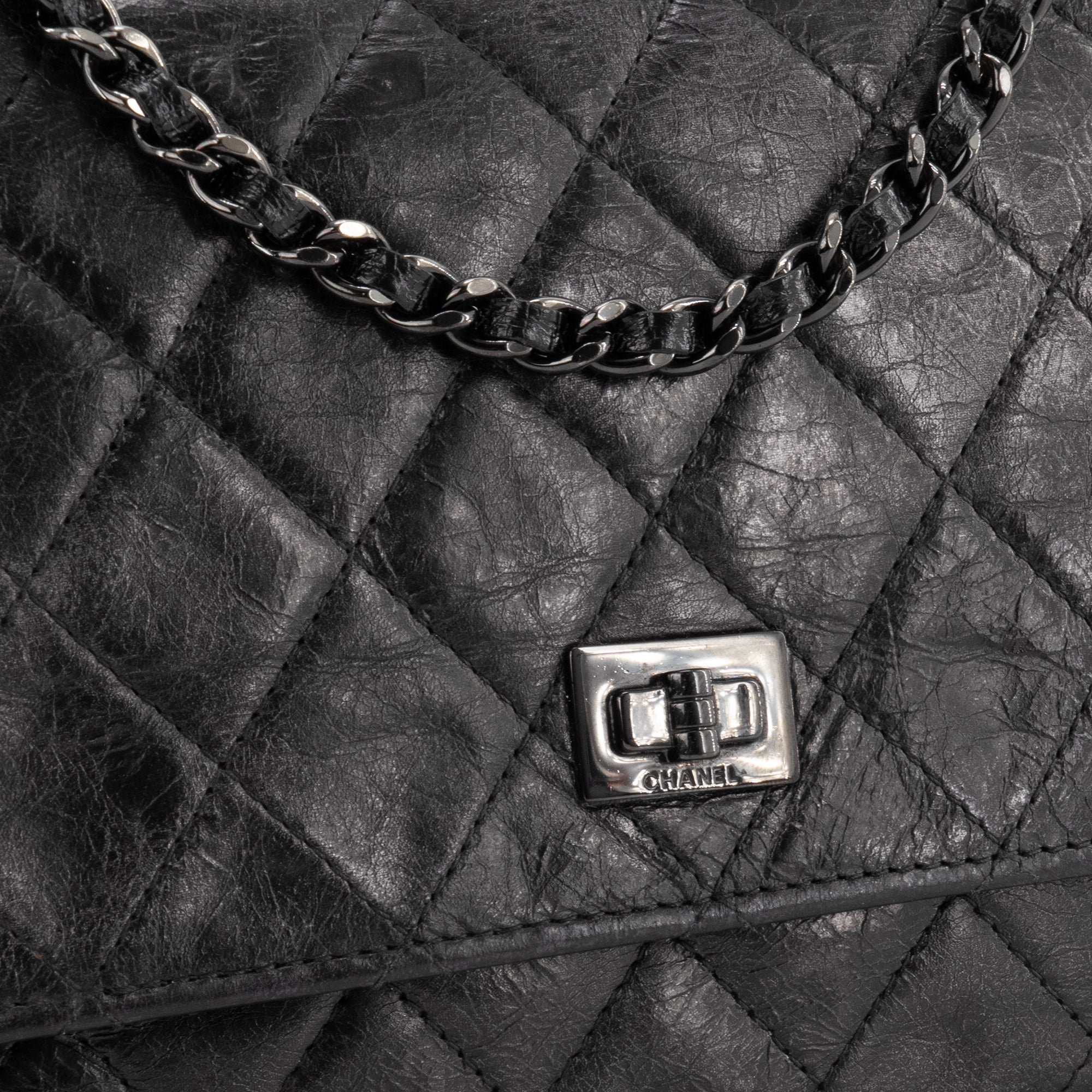 CHANEL - Sac à bandoulière Wallet On Chain 2.55 Chanel en cuir froissé so black