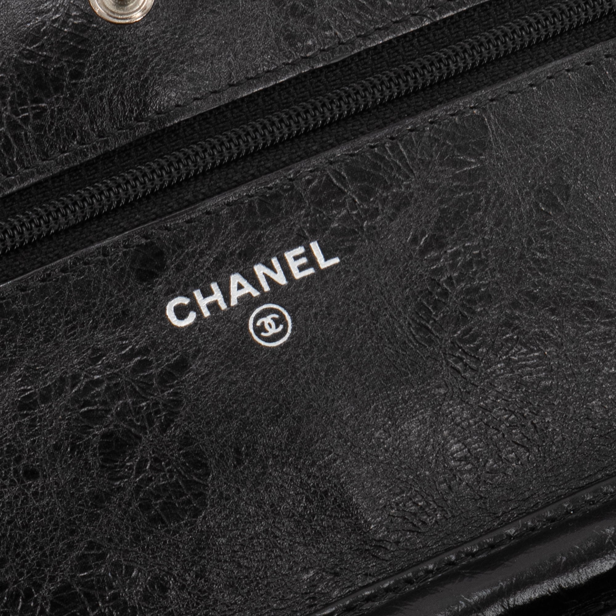 CHANEL - Sac à bandoulière Wallet On Chain 2.55 Chanel en cuir froissé so black