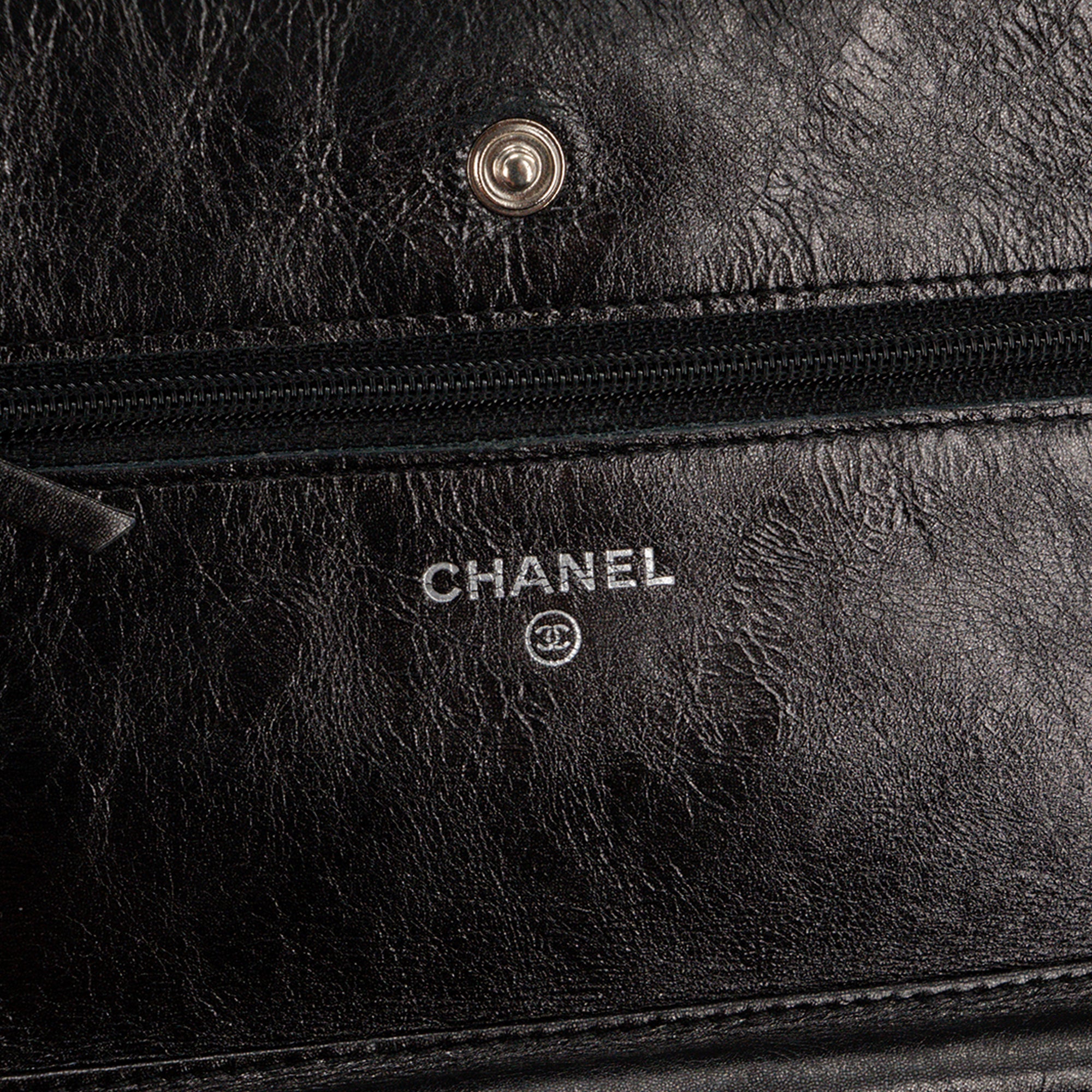 CHANEL - Sac à bandoulière Wallet On Chain 2.55 Chanel en cuir froissé noir