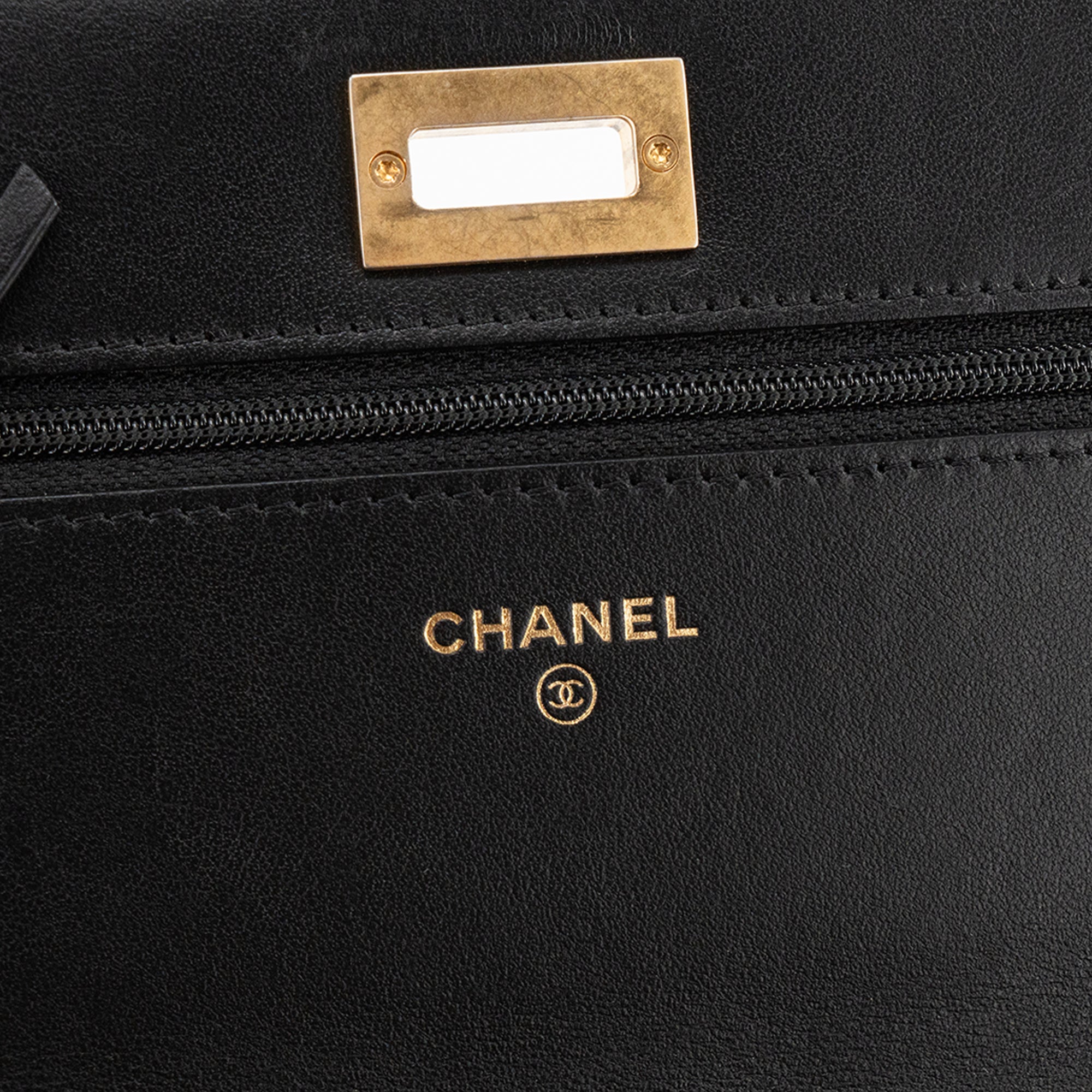 CHANEL - Sac à bandoulière Wallet On Chain 2.55 Chanel en velours noir