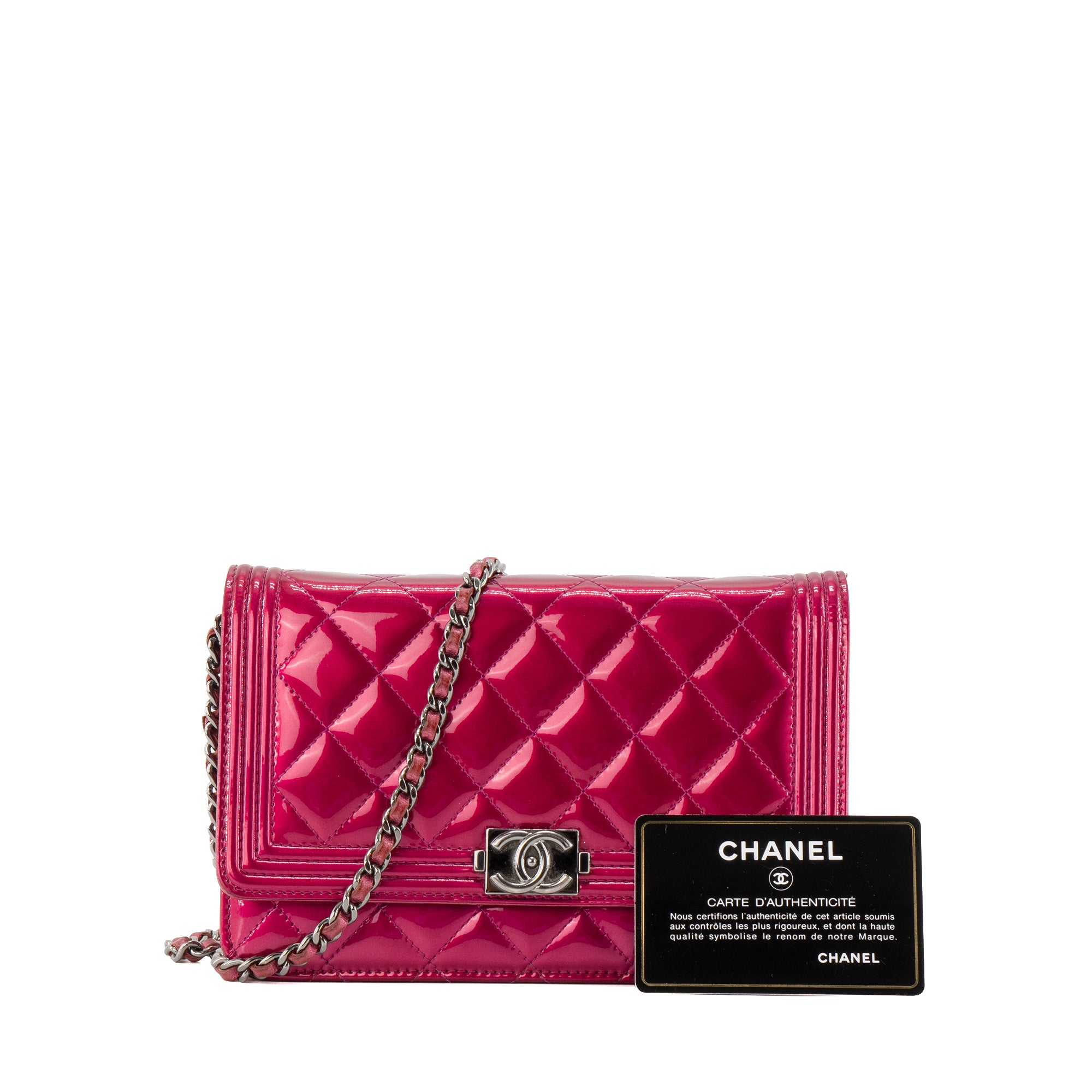 CHANEL - Sac à bandoulière Wallet on Chain Boy Chanel en cuir verni fuchsia