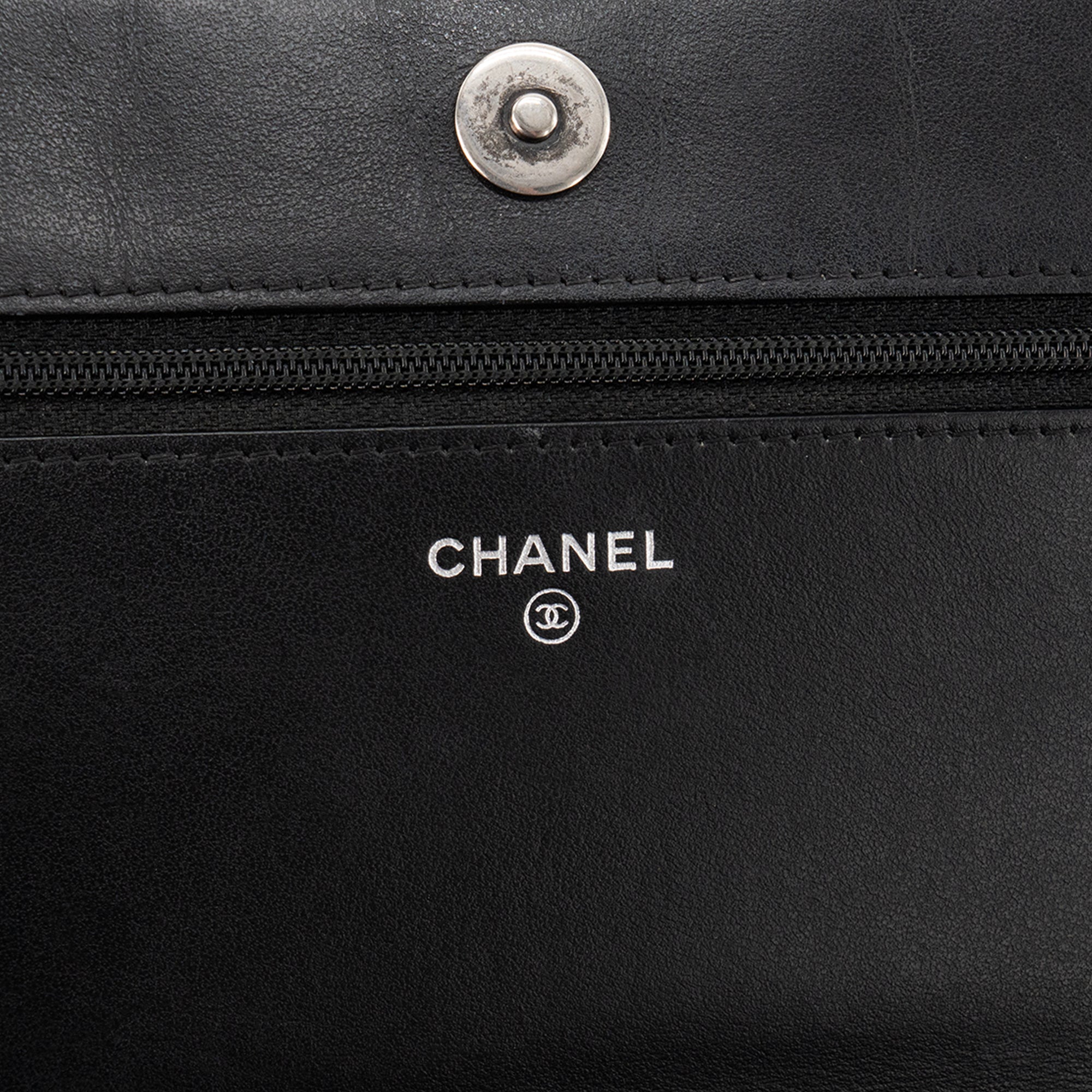 CHANEL - Sac à bandoulière Wallet on Chain Boy Chanel en cuir caviar noir