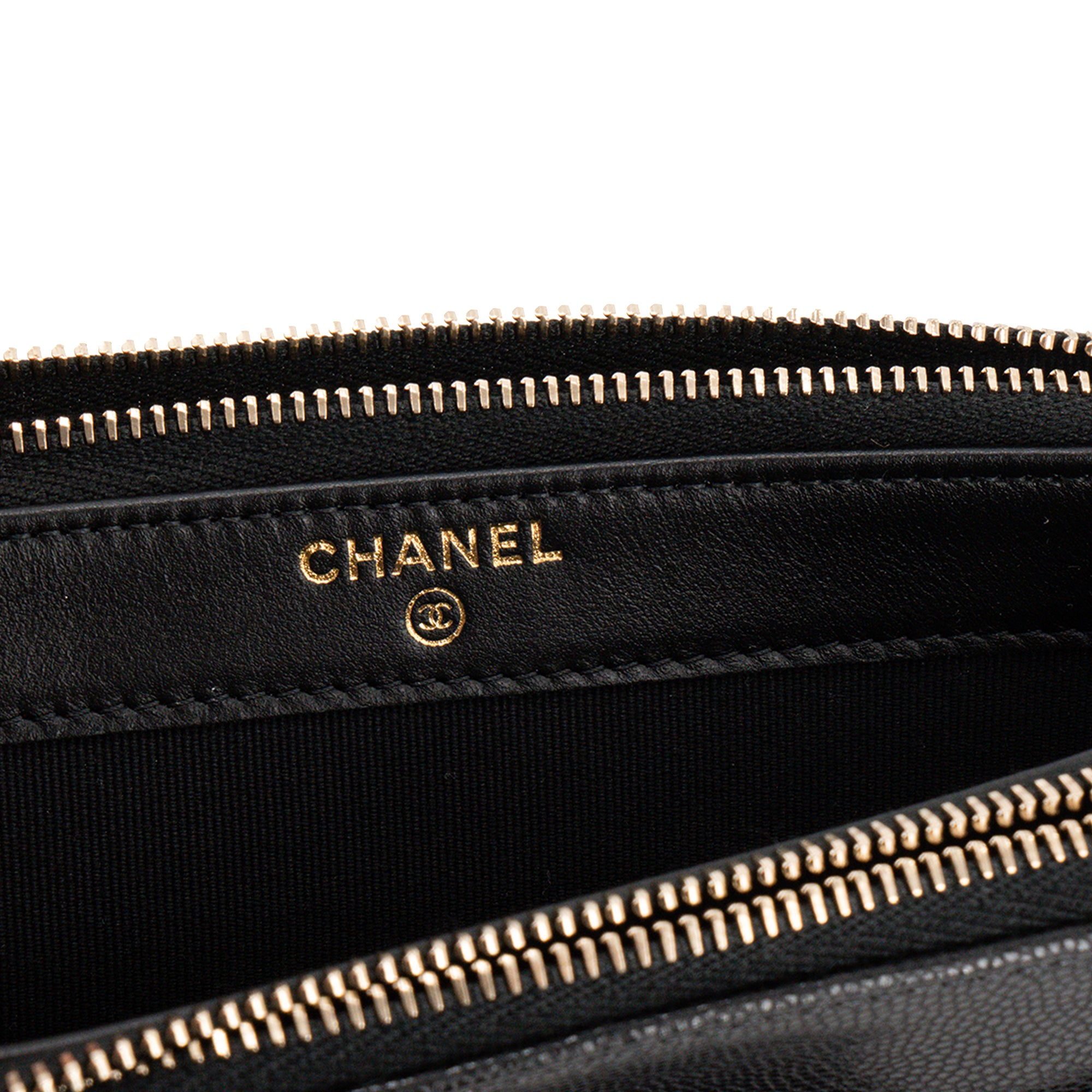 CHANEL - Sac à bandoulière Wallet On Chain Chanel en cuir caviar noir