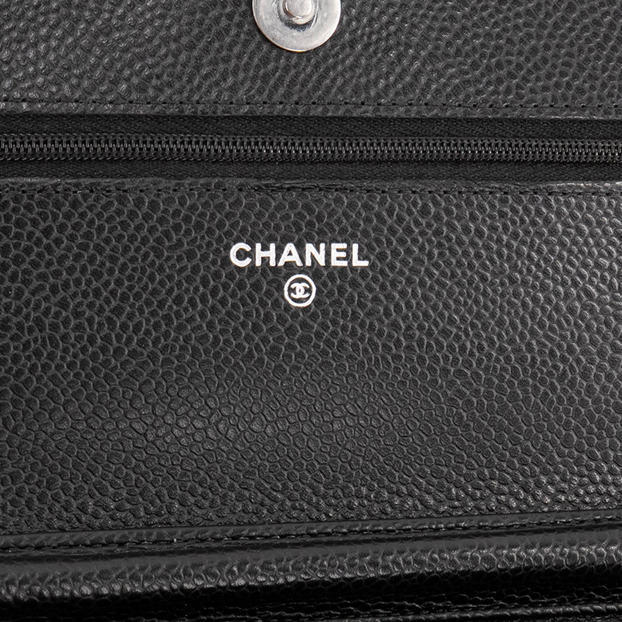 CHANEL - Sac à bandoulière Wallet On Chain Chanel en cuir caviar noir