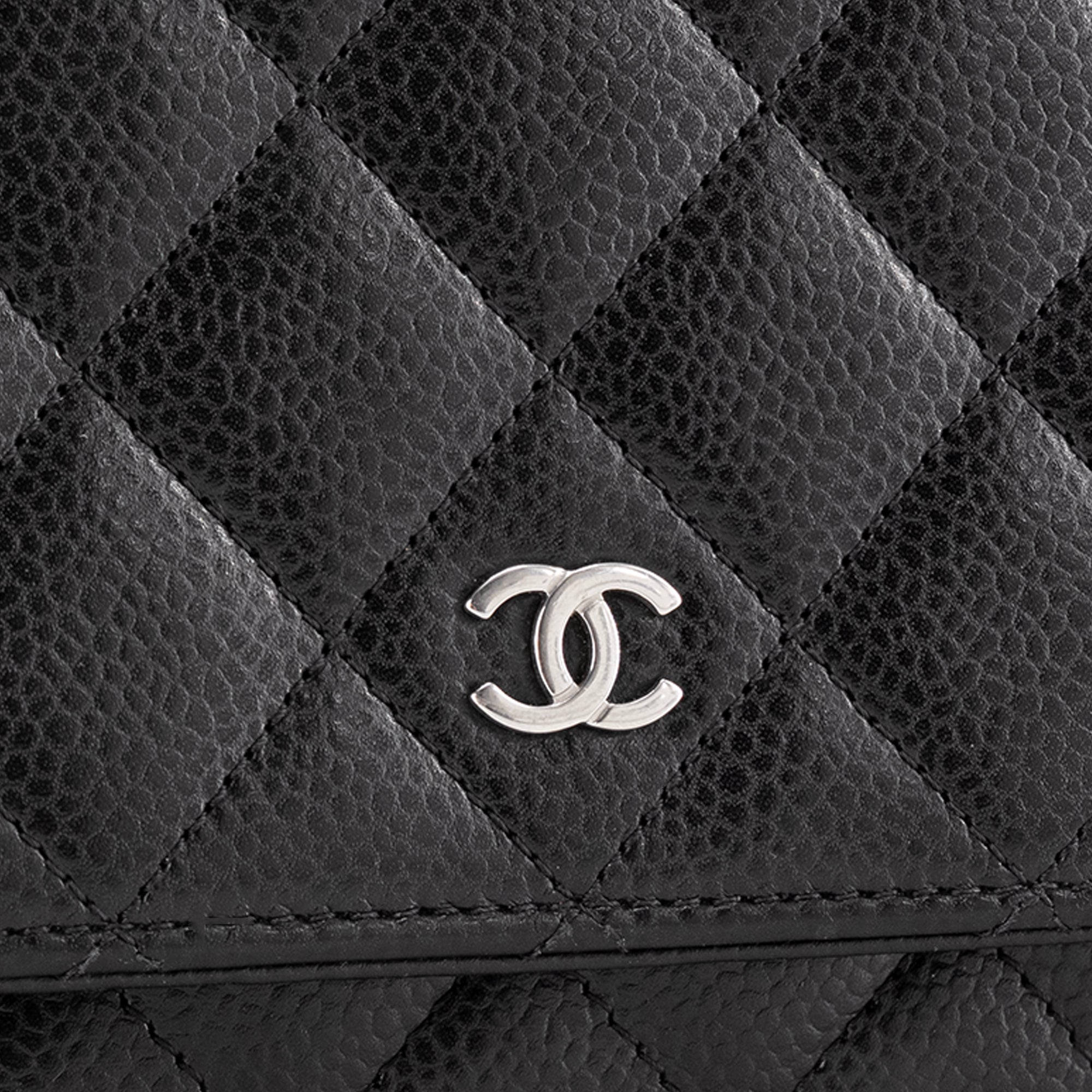 CHANEL - Sac à bandoulière Wallet On Chain Chanel en cuir caviar noir