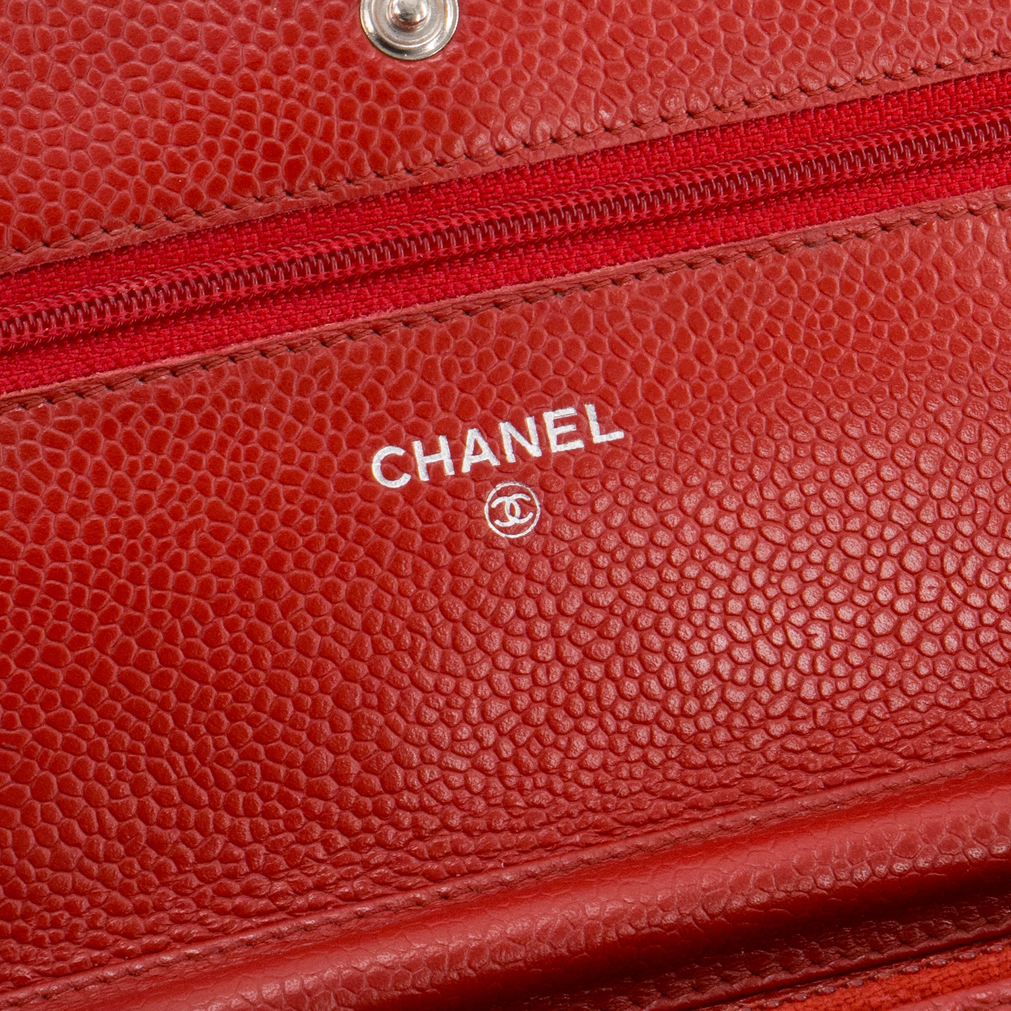 CHANEL - Sac à bandoulière Wallet on Chain Chanel en cuir caviar rouge