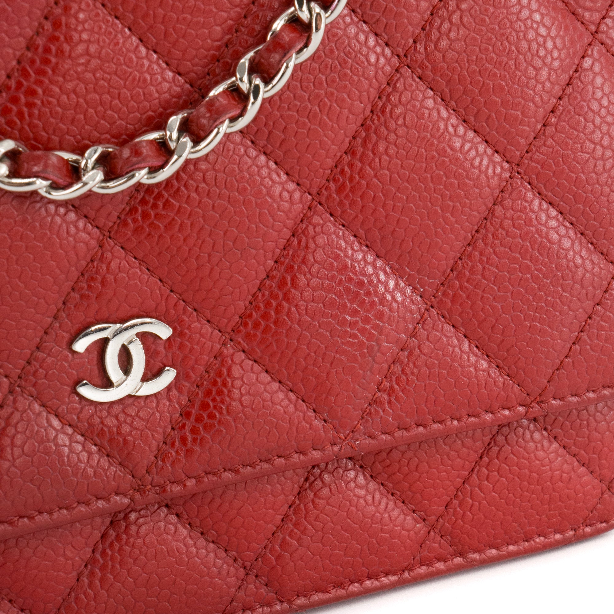 CHANEL - Sac à bandoulière Wallet on Chain Chanel en cuir caviar rouge