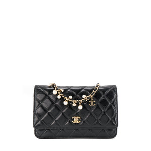 CHANEL - Sac à bandoulière Wallet On Chain Chanel en cuir glacé noir édition limitée
