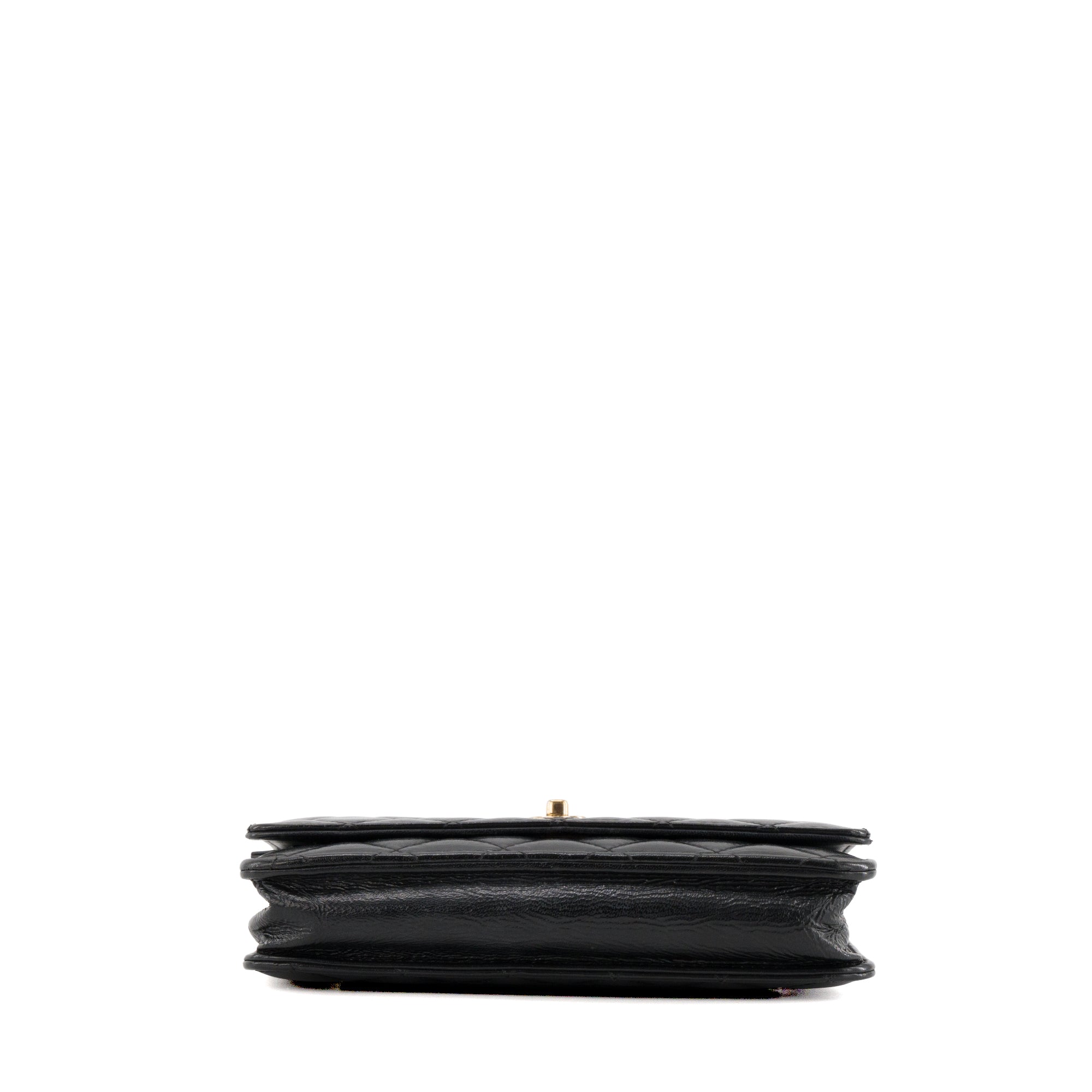CHANEL - Sac à bandoulière Wallet On Chain Chanel en cuir glacé noir édition limitée