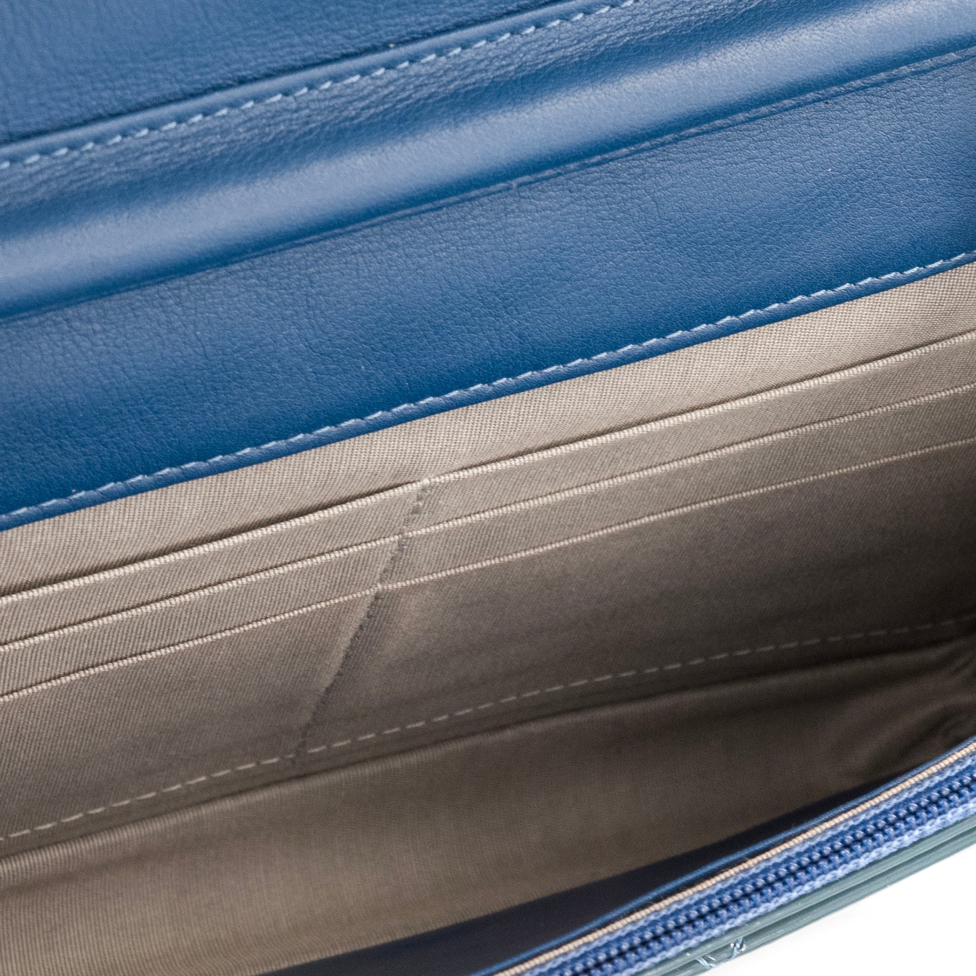 CHANEL - Sac à bandoulière Wallet On Chain Chanel en cuir kaki verni