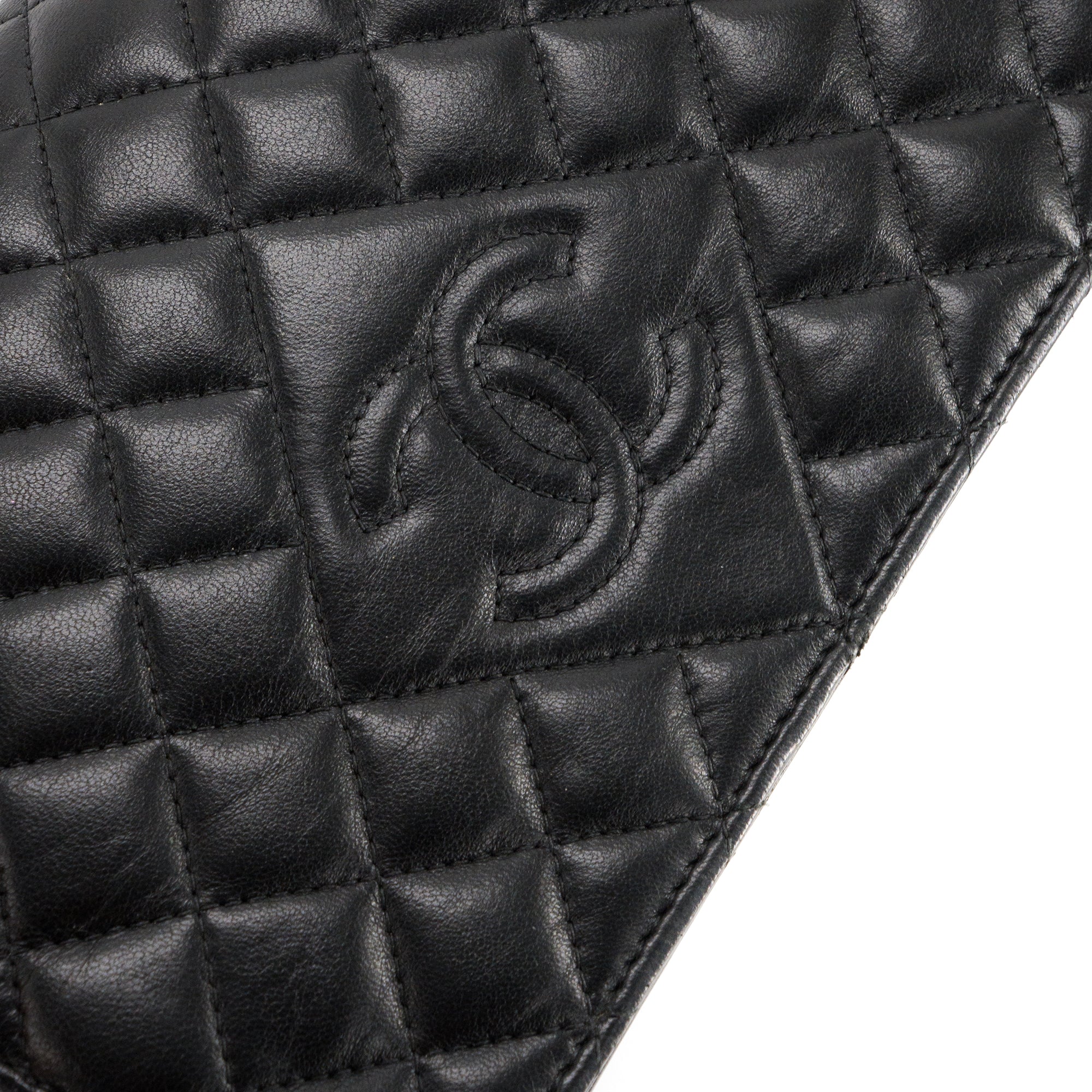 CHANEL - Sac à bandoulière Wallet on Chain Chanel en cuir lisse noir
