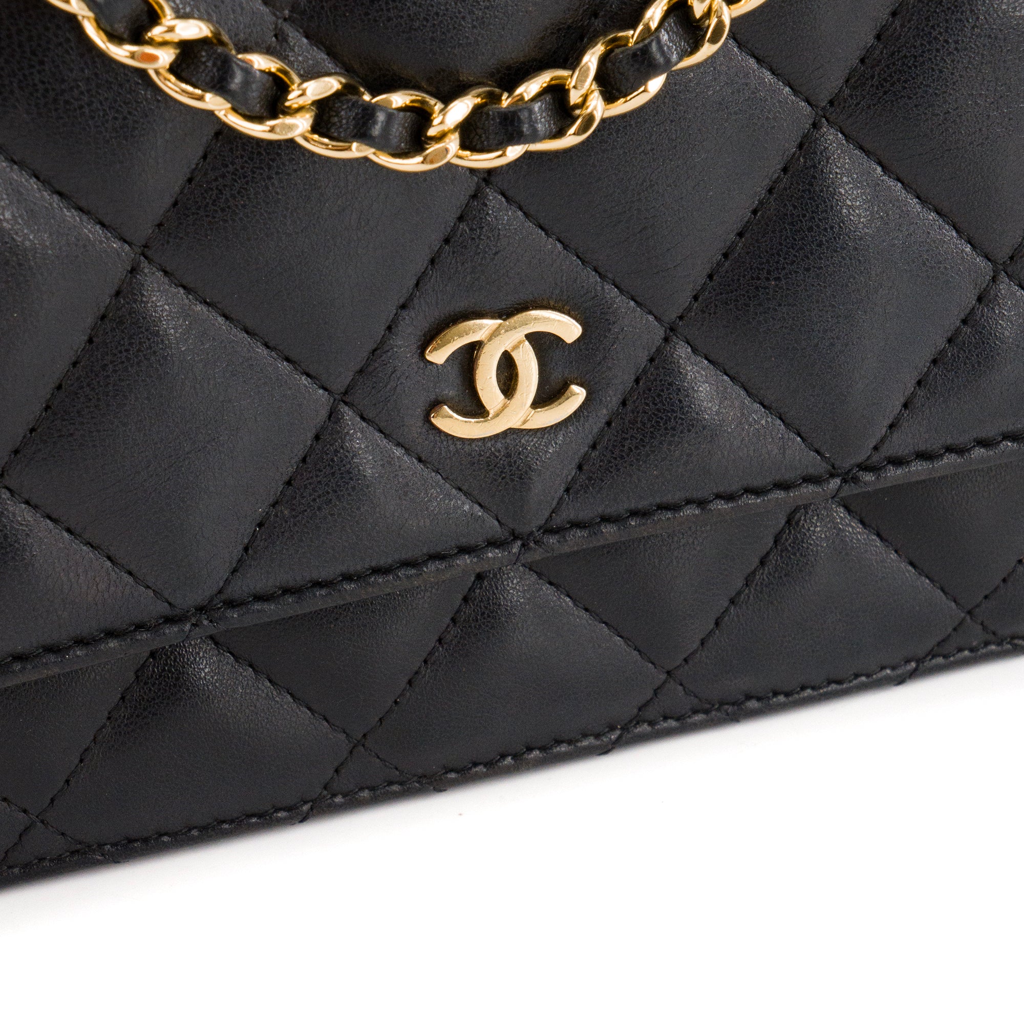 CHANEL - Sac à bandoulière Wallet on Chain Chanel en cuir lisse noir