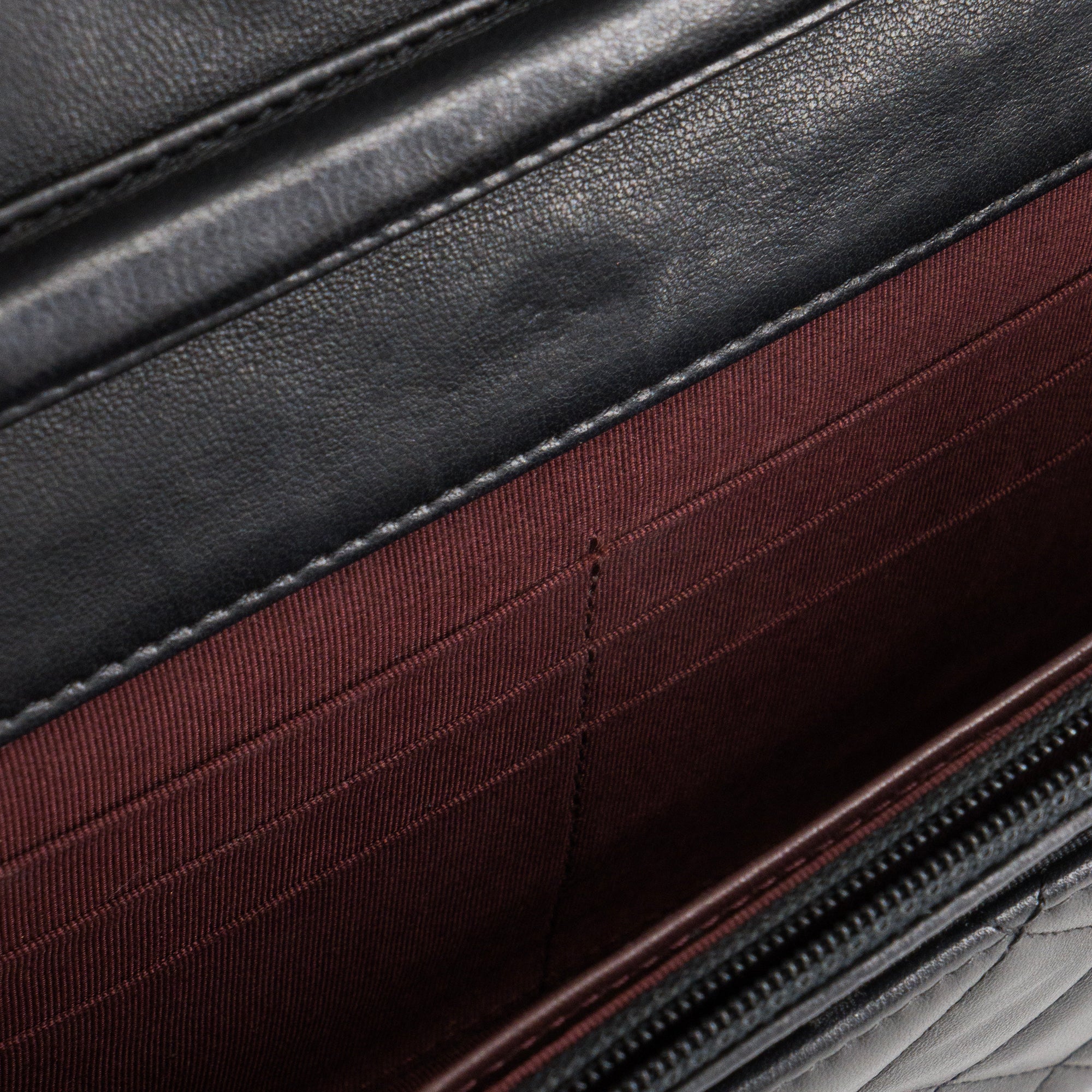 CHANEL - Sac à bandoulière Wallet on Chain Chanel en cuir lisse noir