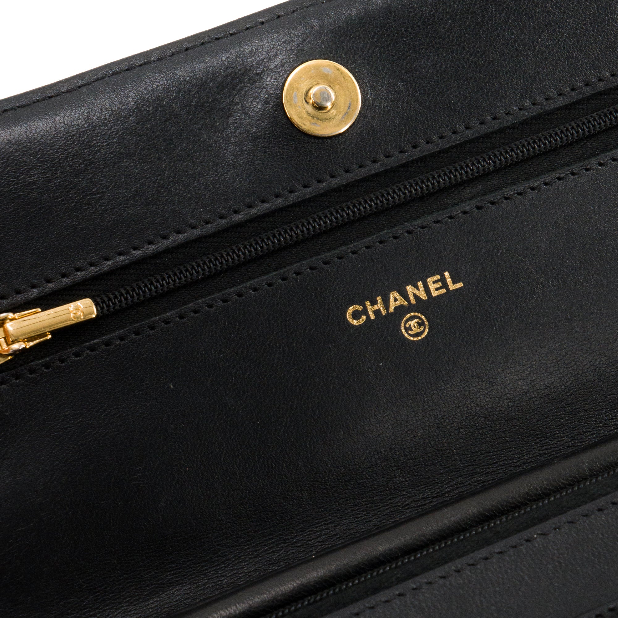 CHANEL - Sac à bandoulière Wallet on Chain Chanel en cuir lisse noir