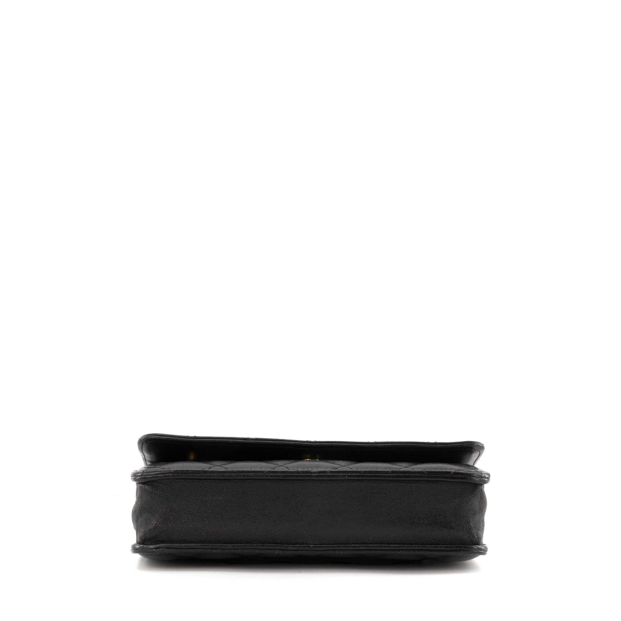 CHANEL - Sac à bandoulière Wallet on Chain Chanel en cuir lisse noir