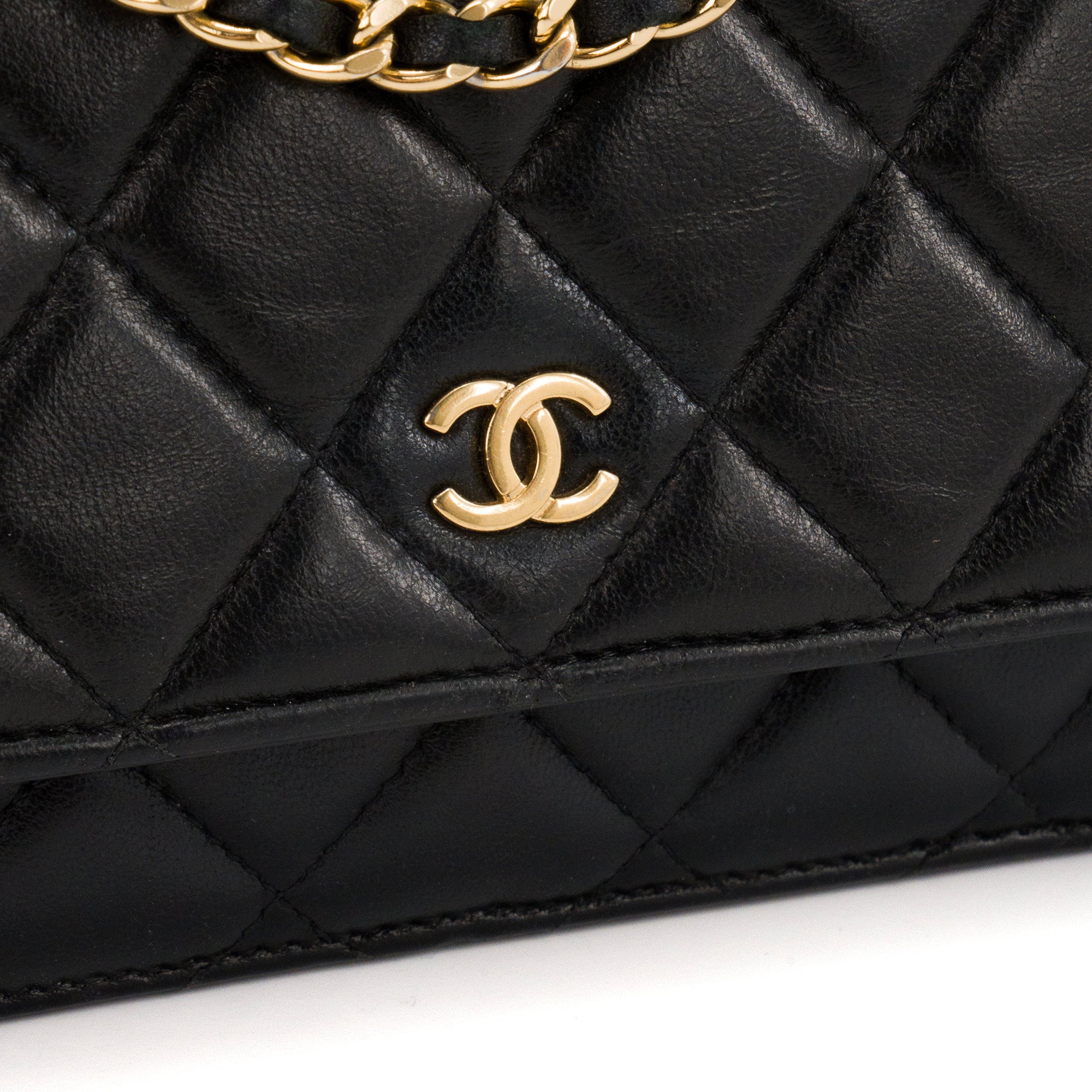 CHANEL - Sac à bandoulière Wallet on Chain Chanel en cuir lisse noir