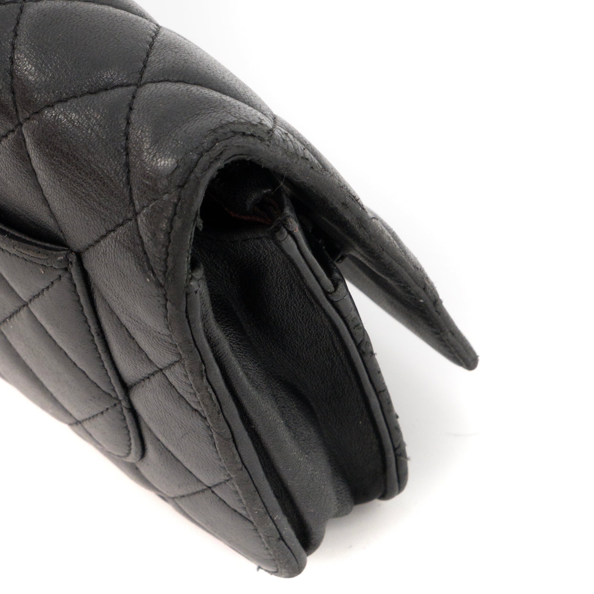 CHANEL - Sac à bandoulière Wallet on chain Chanel en cuir lisse noir