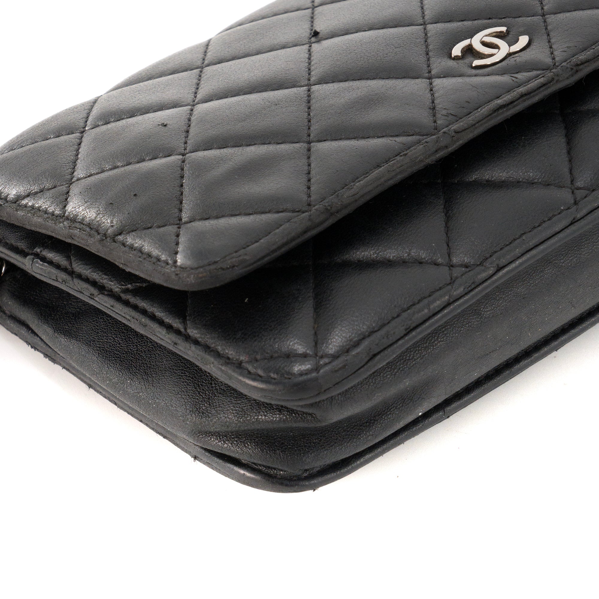 CHANEL - Sac à bandoulière Wallet on chain Chanel en cuir lisse noir